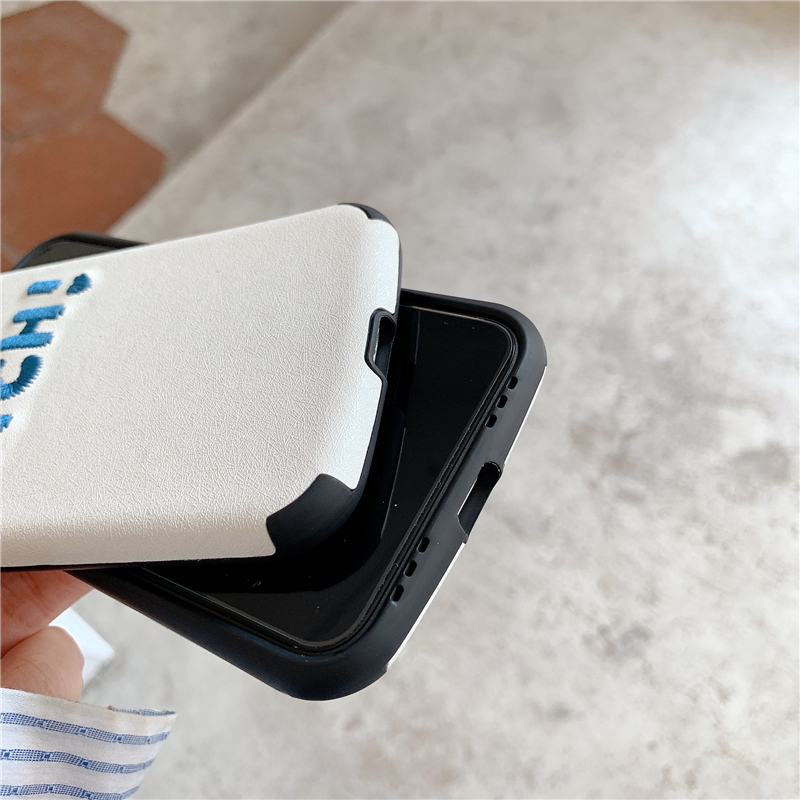 スピーカー・充電口など開け口ぴったり