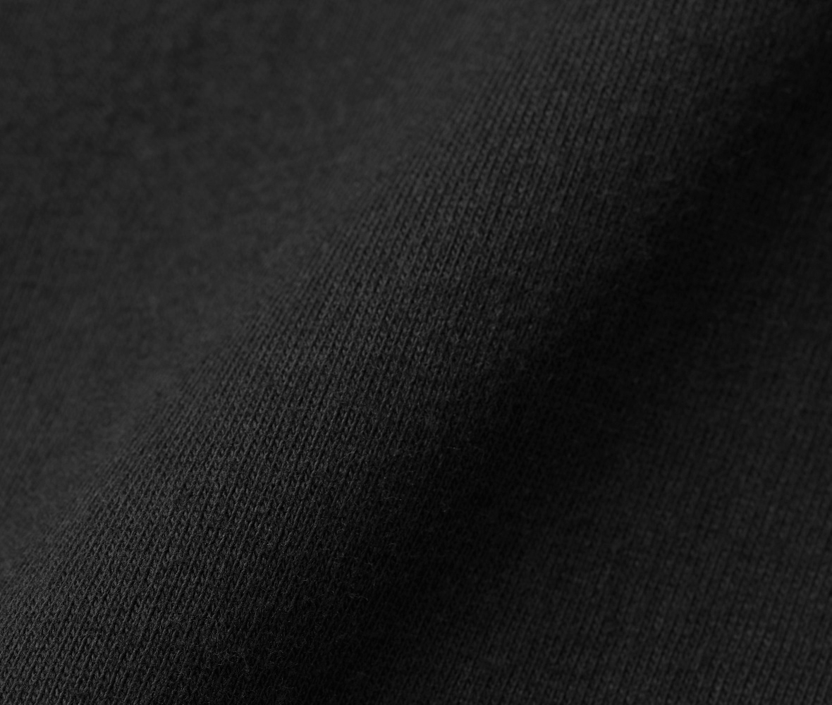 オープンエンド糸(空紡糸)で編まれており、アメリカンクラシックTシャツのような着心地。