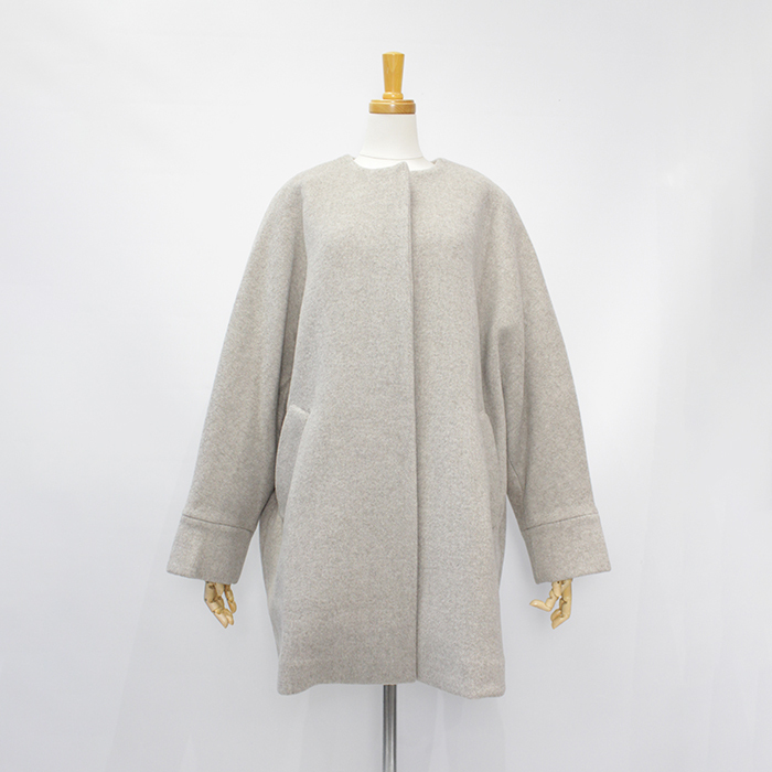 ベージュ
