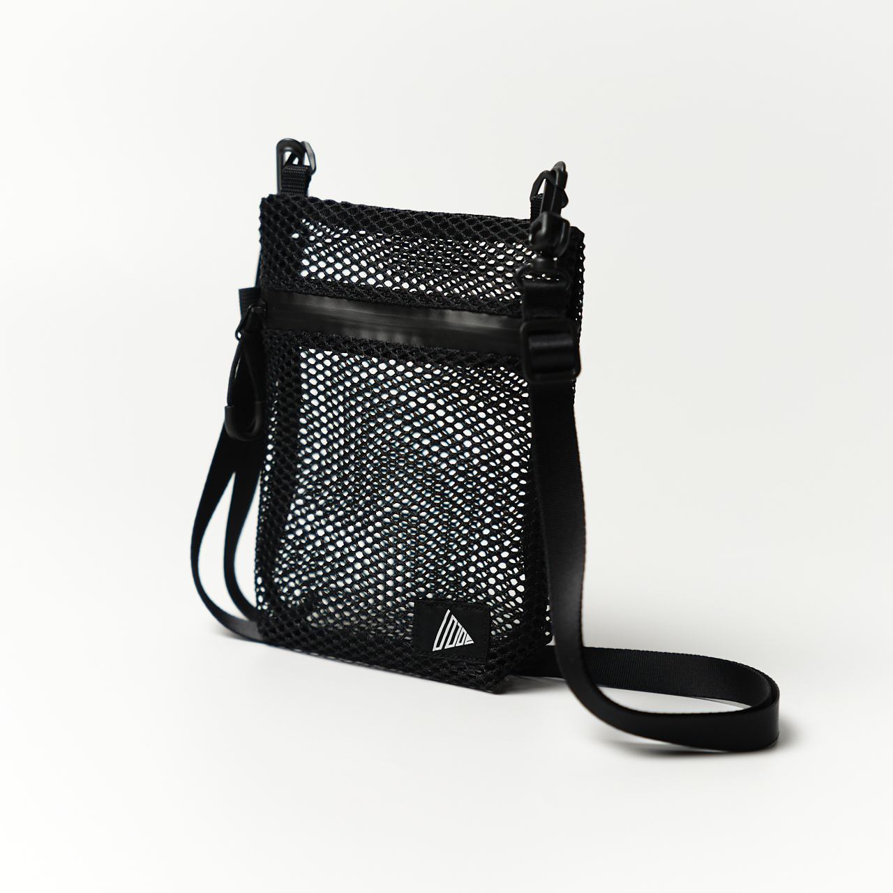 Mesh Black　※ロットによりメッシュの質感が若干異なる場合があります