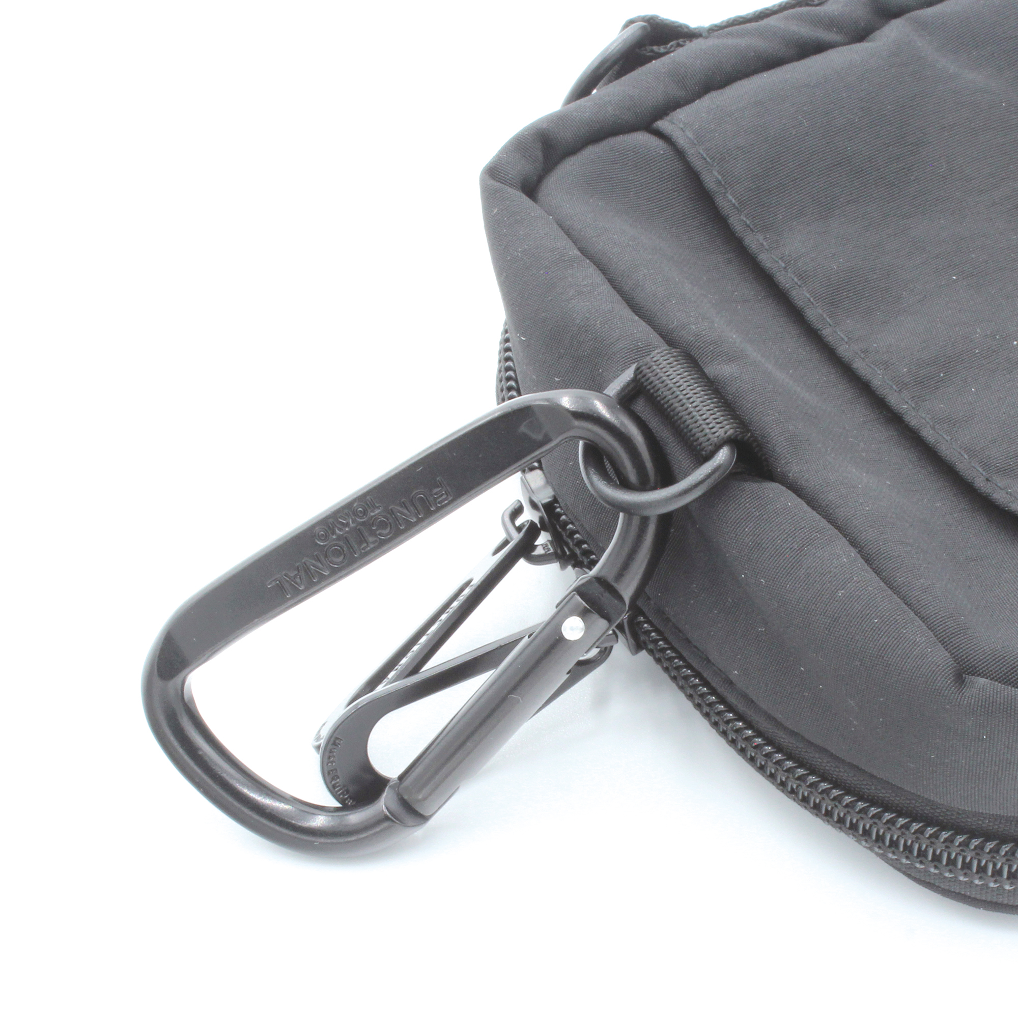 FUNCTIONALのオリジナルカラビナが付属します