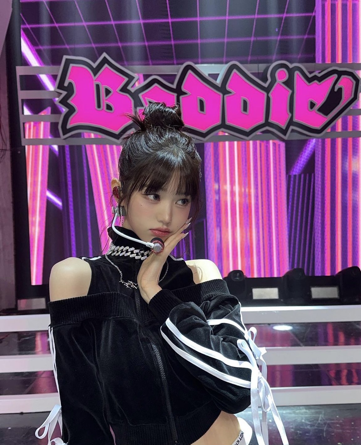 ☆IVE ウォニョン 着用!!【NOT KNOWING】Velour Ribbon Track ☆IVE ウォニョン 着用!!【NOT KNOWING】Velour Ribbon Track