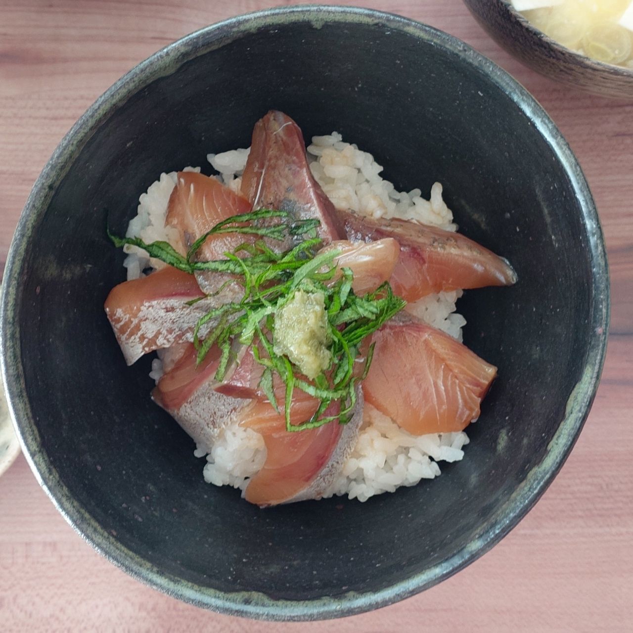 漬け丼の具　三陸産　ぶり しょうゆだれ 盛付例