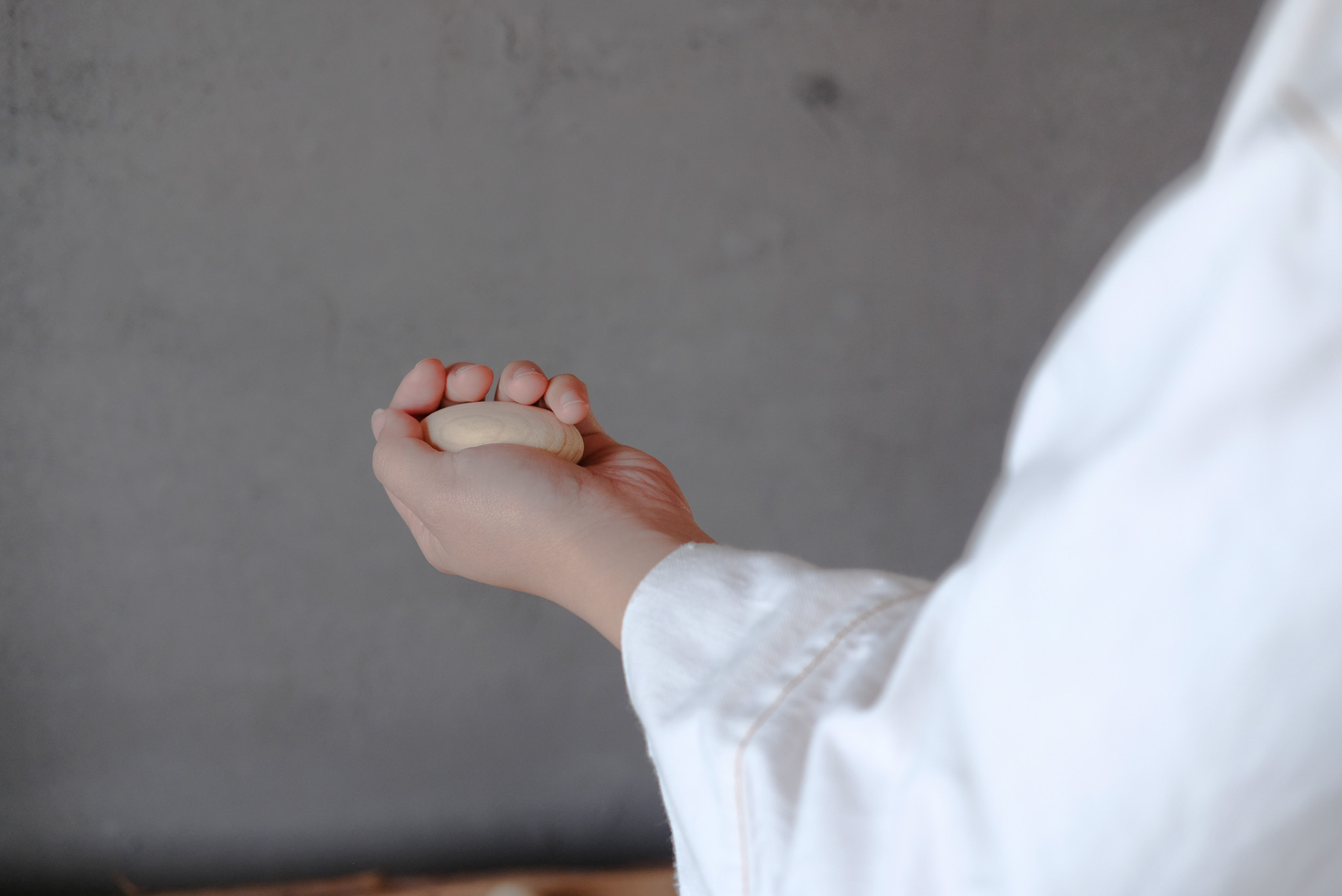 手のひらで握って、癒されたり。