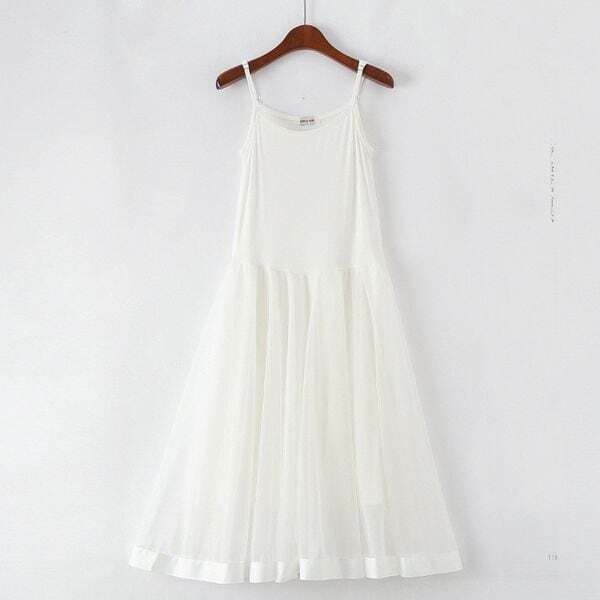 ホワイト・キャミソール