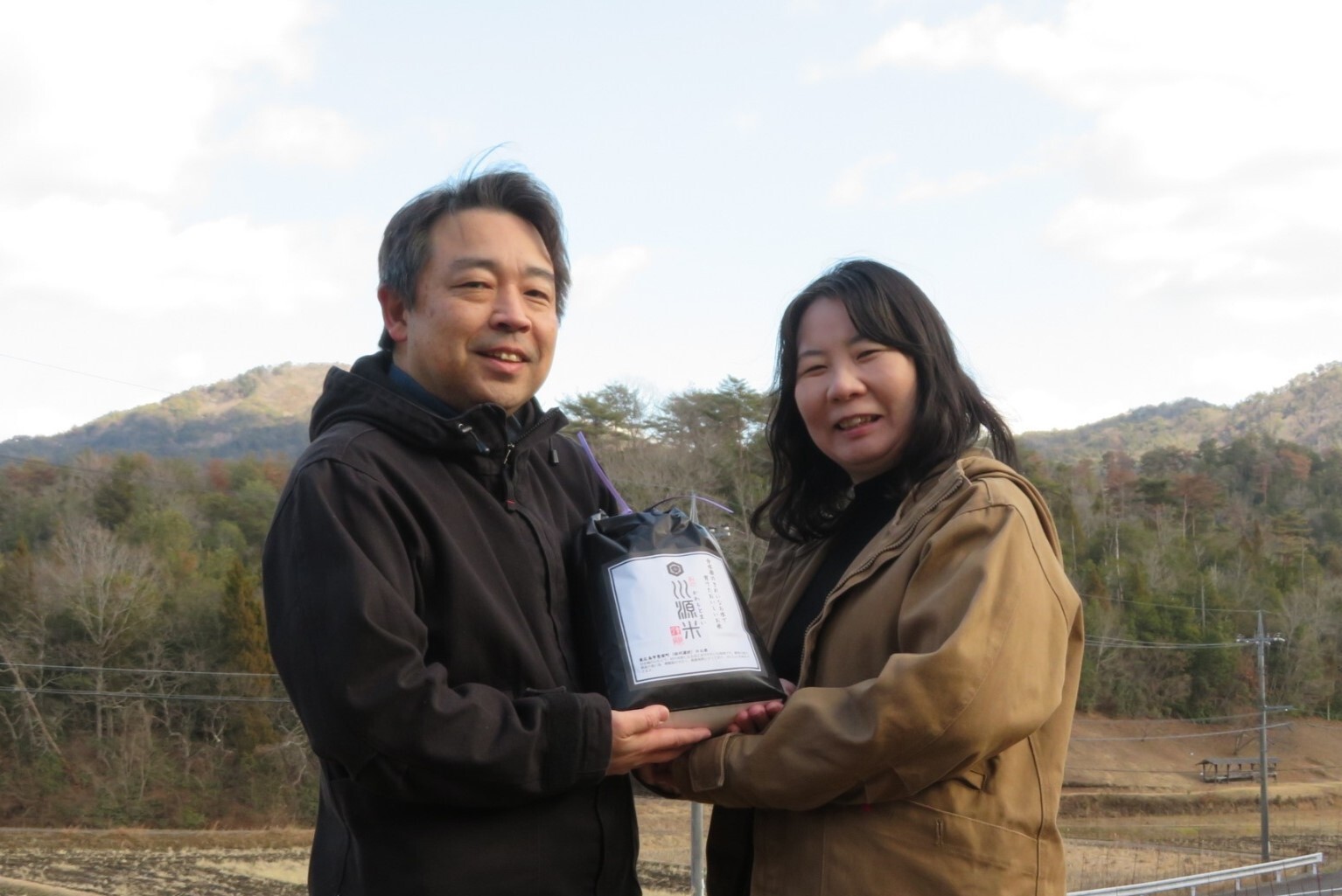 私たちは東広島の分水嶺のふもと、300年以上、11代続く、歴史ある稲作農家です。