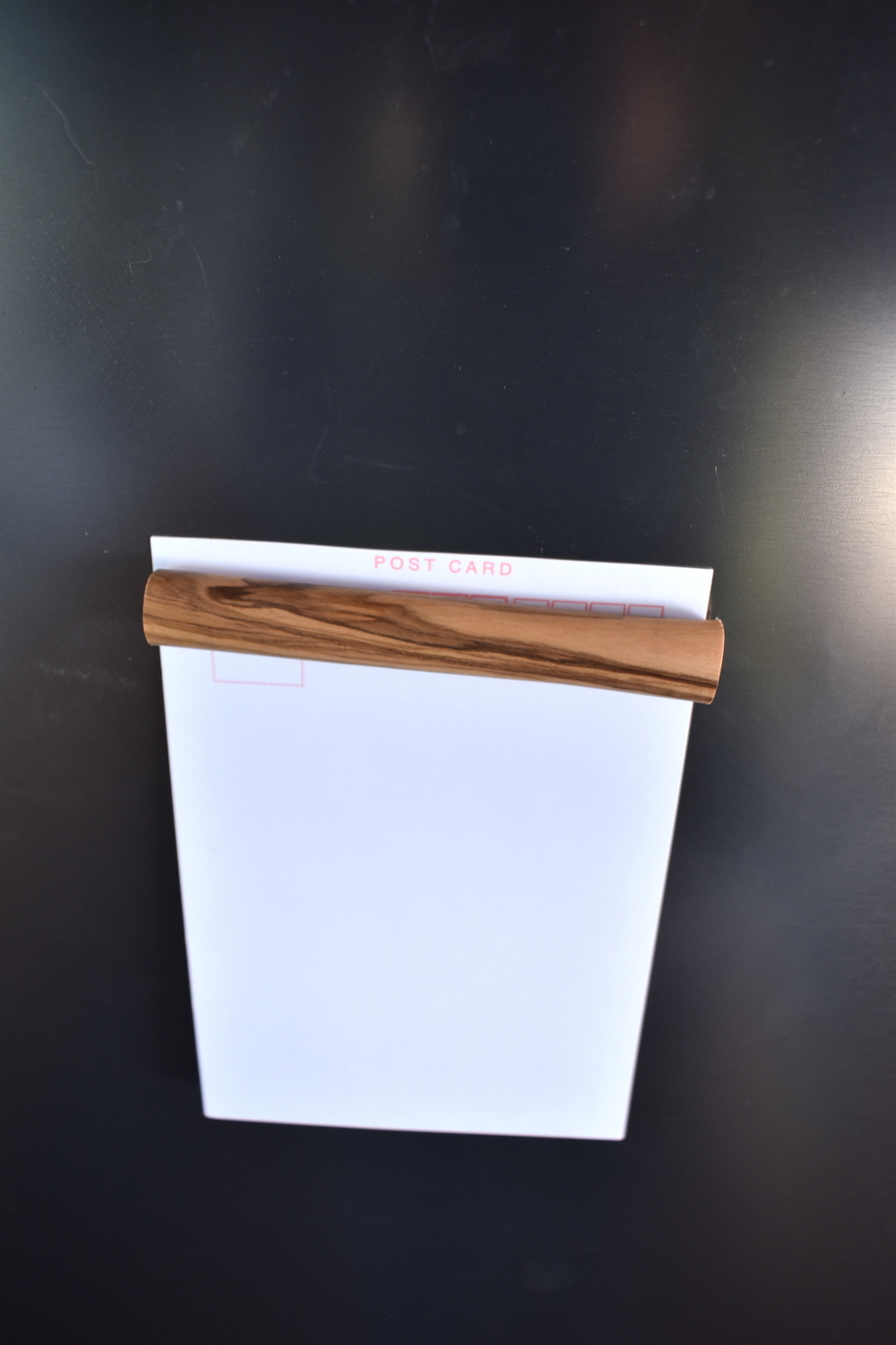 はがきでもピッタリ押さえられます