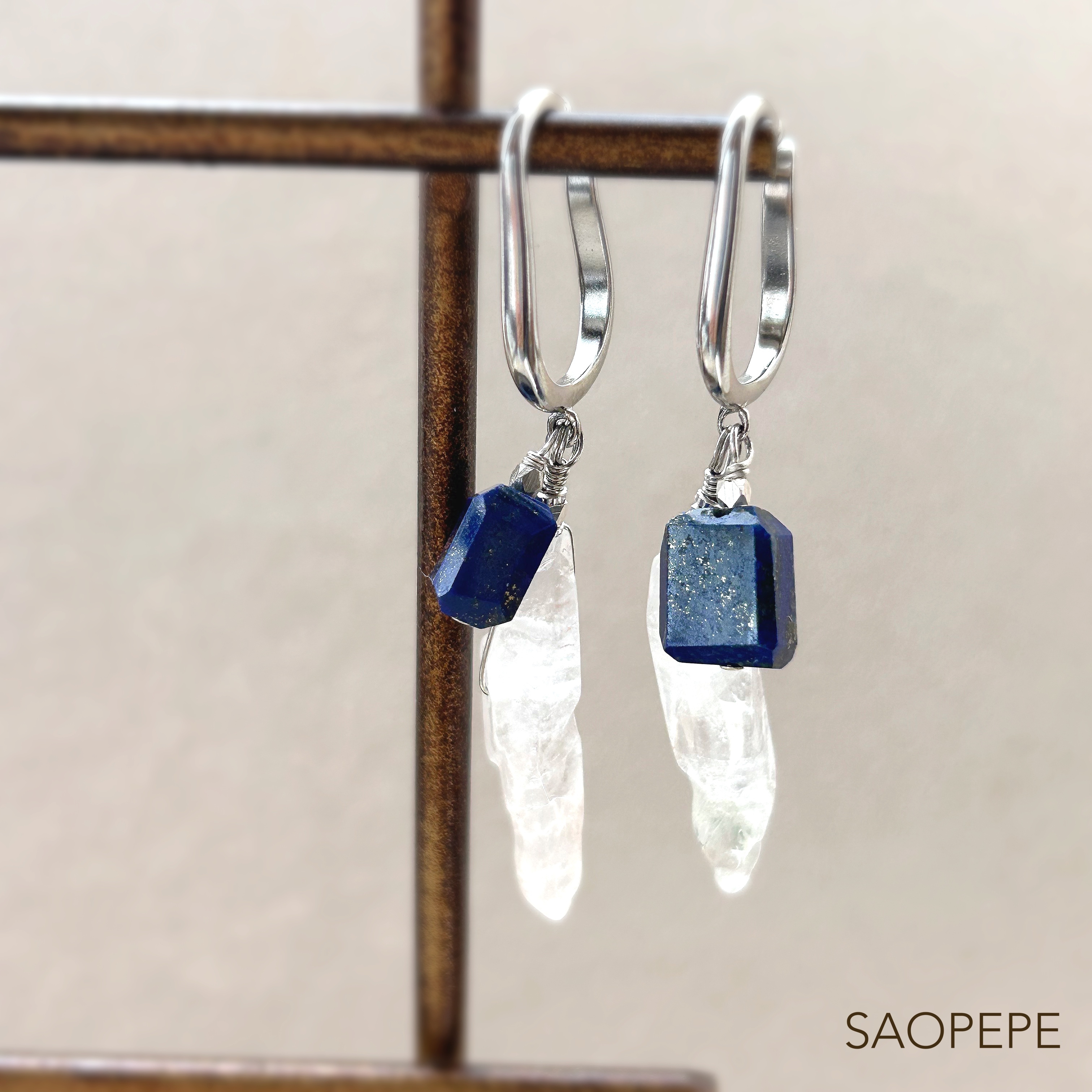 夜空を思わせるラピスラズリ