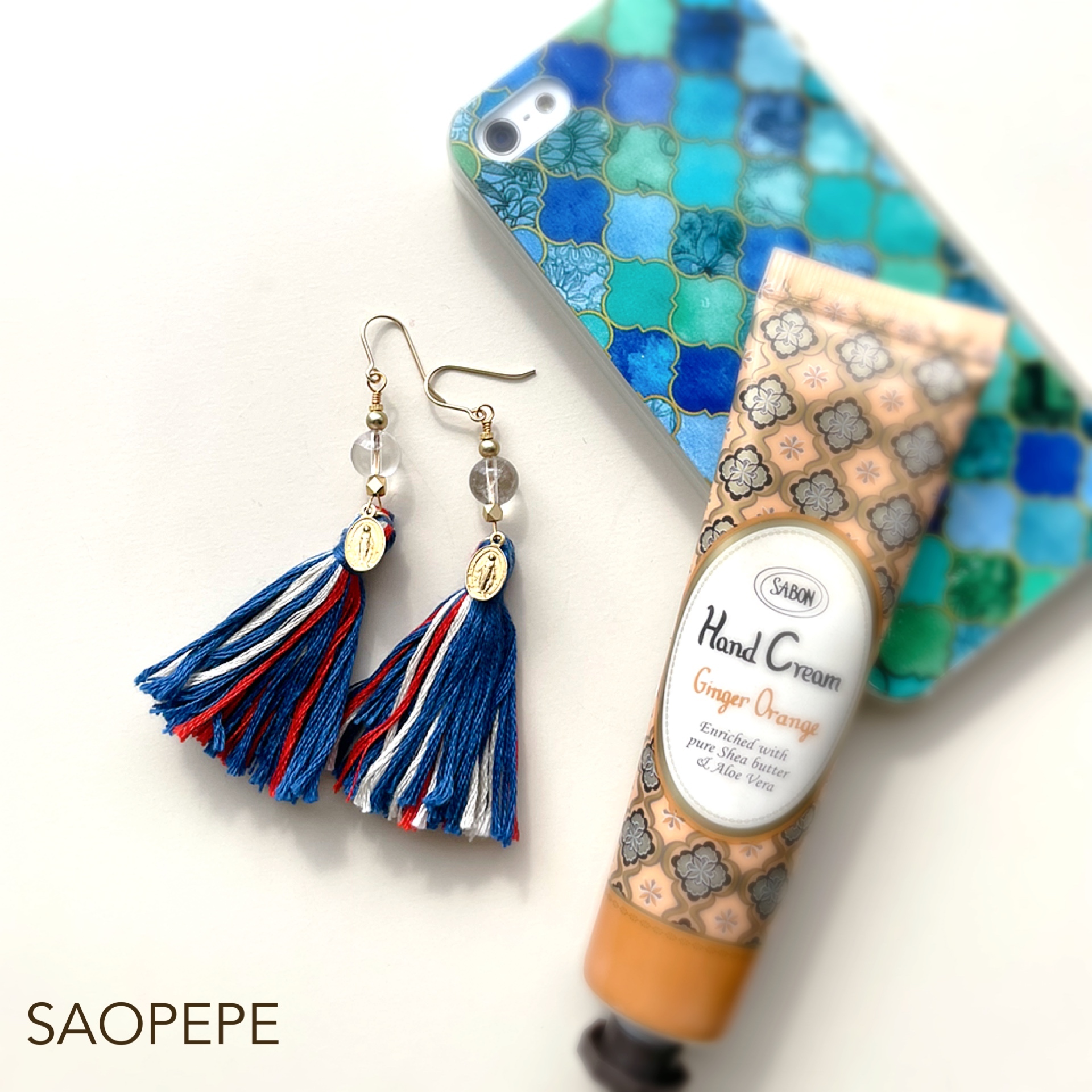 with iPhoneSE & Hand Cream (サイズの目安に)