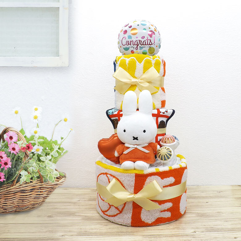アイテム5点付きミッフィーの3段おむつケーキ
