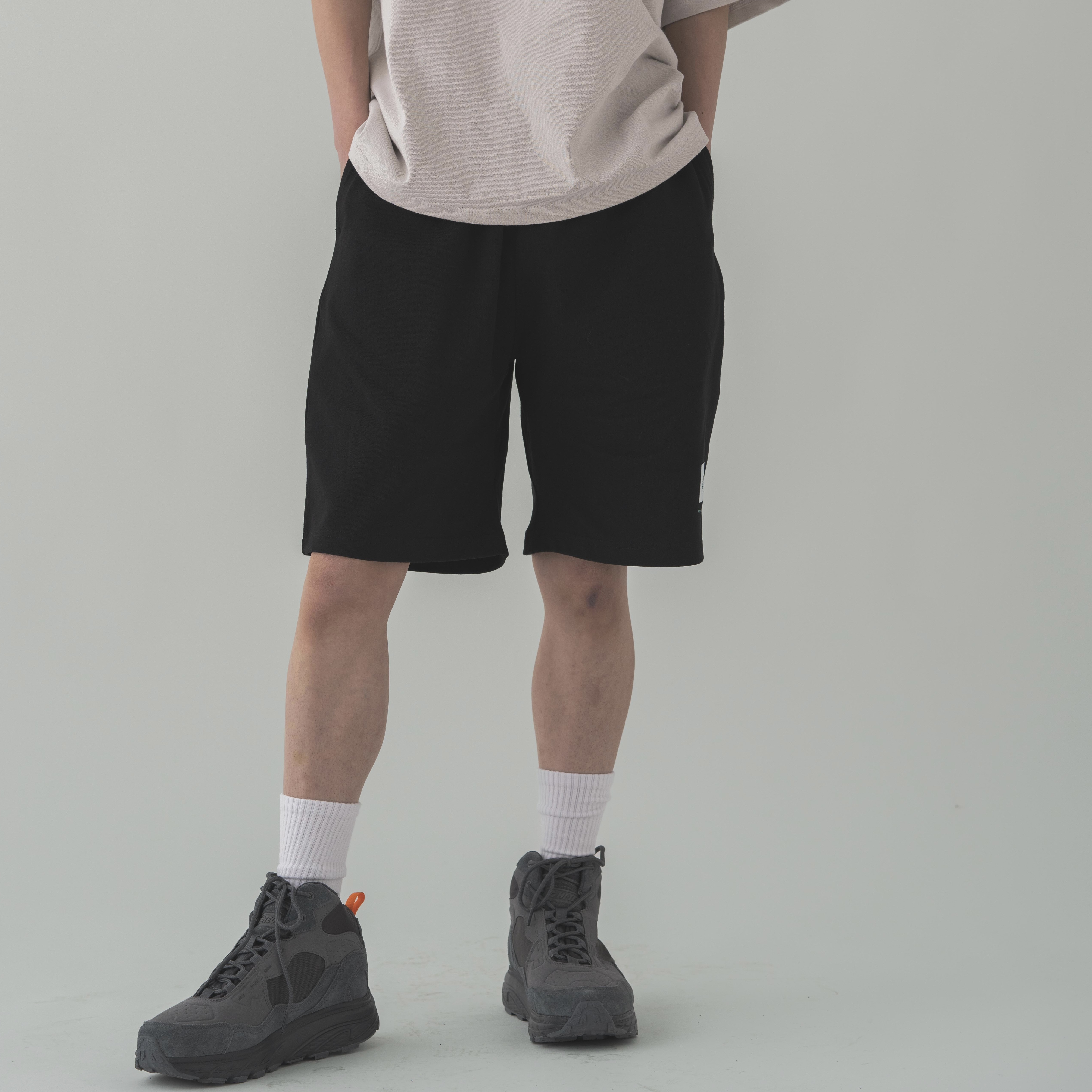 男性モデル178cm ブラック／Lサイズ着用