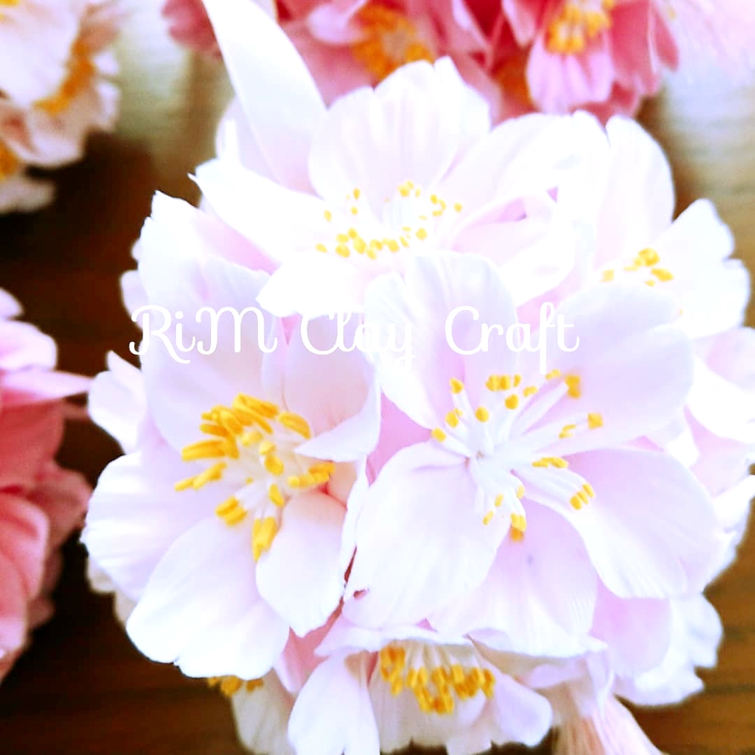 真ん中まで細かい粘土の細工