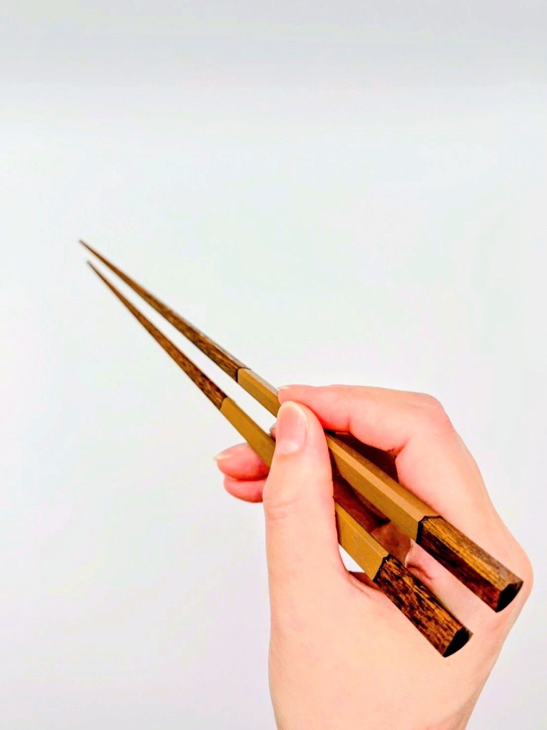 箸先が細くとても使いやすいお箸です。
