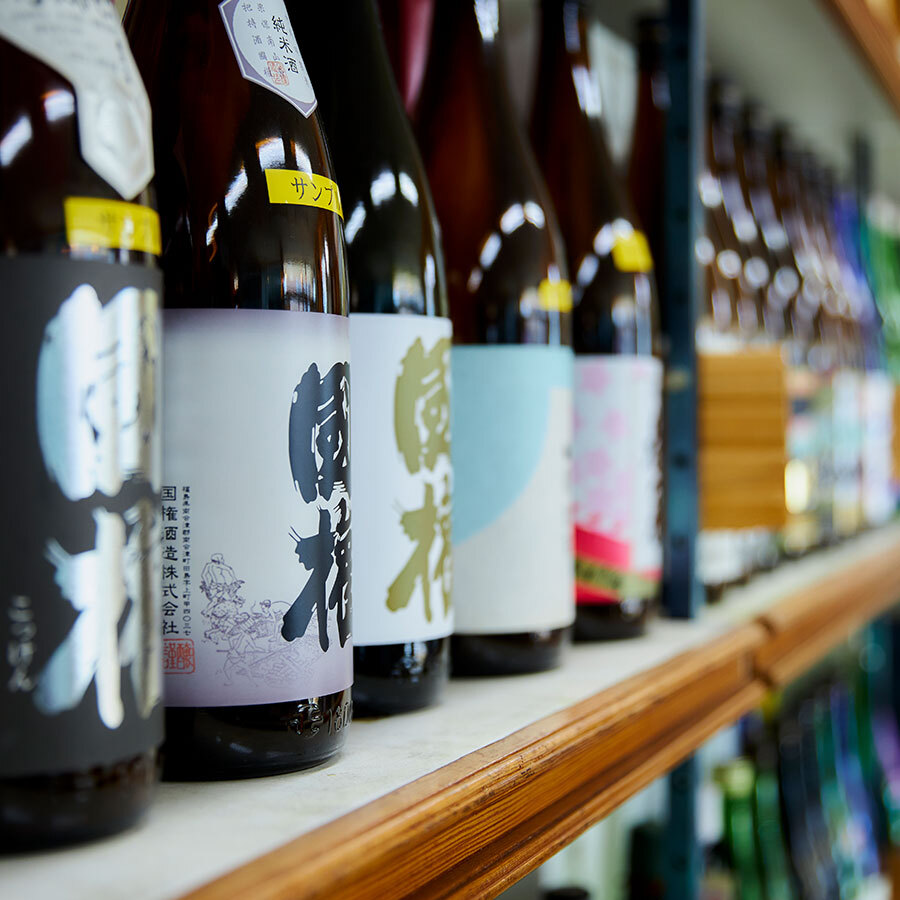 季節限定の酒や数量限定の酒も含めると、常時60種から80種の銘柄が揃っている。