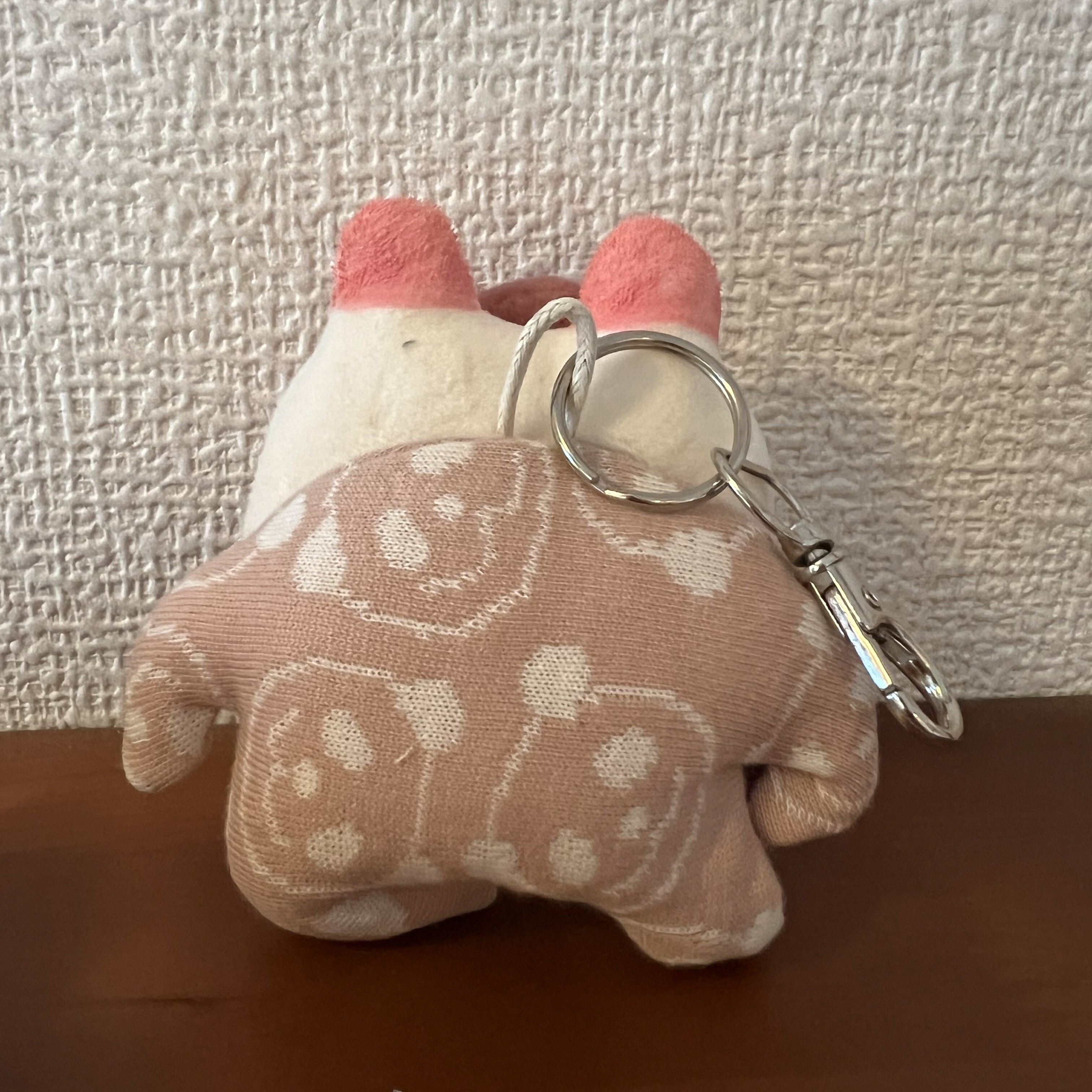 ピンクのいちご（背面）