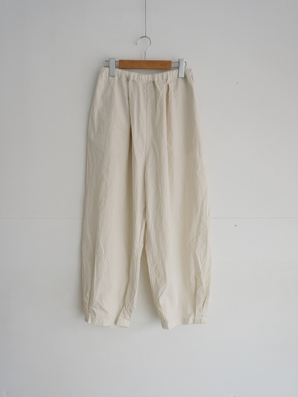 パウダーベージュ