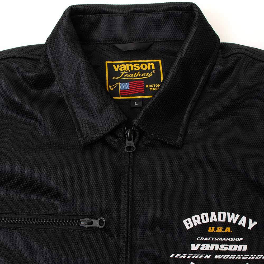 襟裏にバタつき防止用のスナップボタン装備。