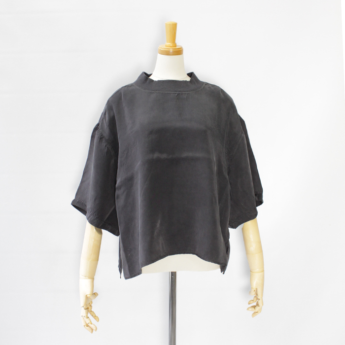 チャコールグレー