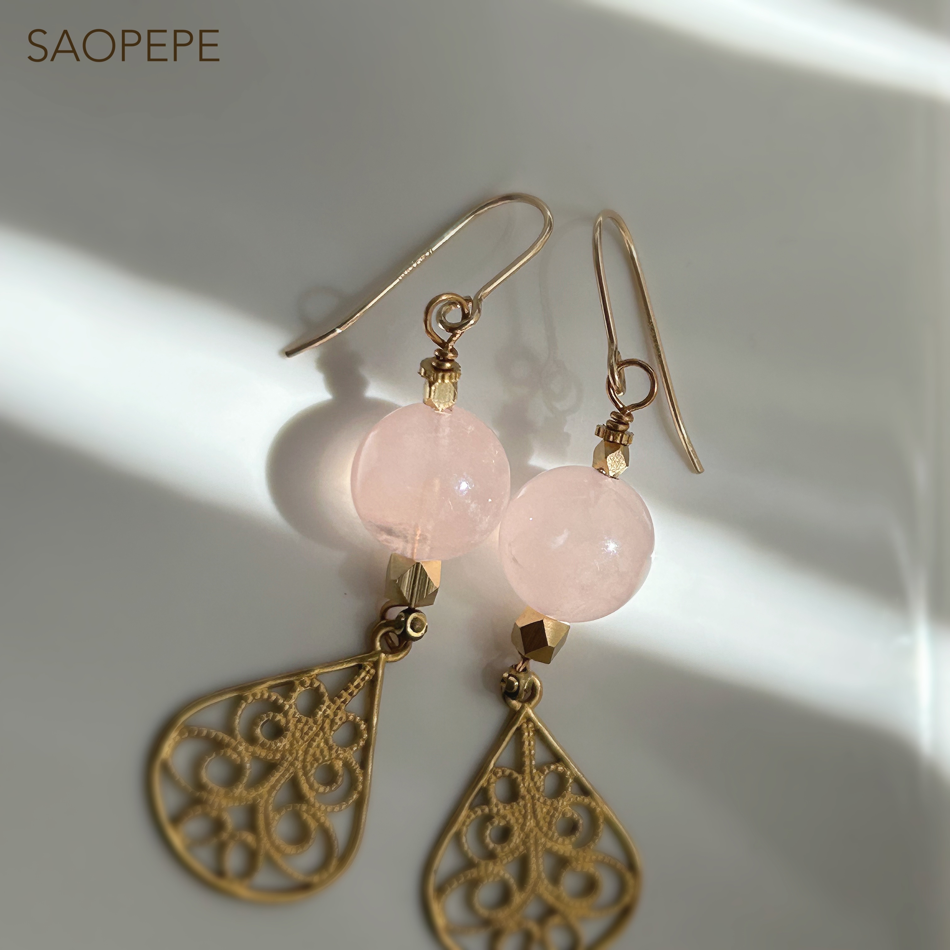 マダガスカル産ローズクォーツ