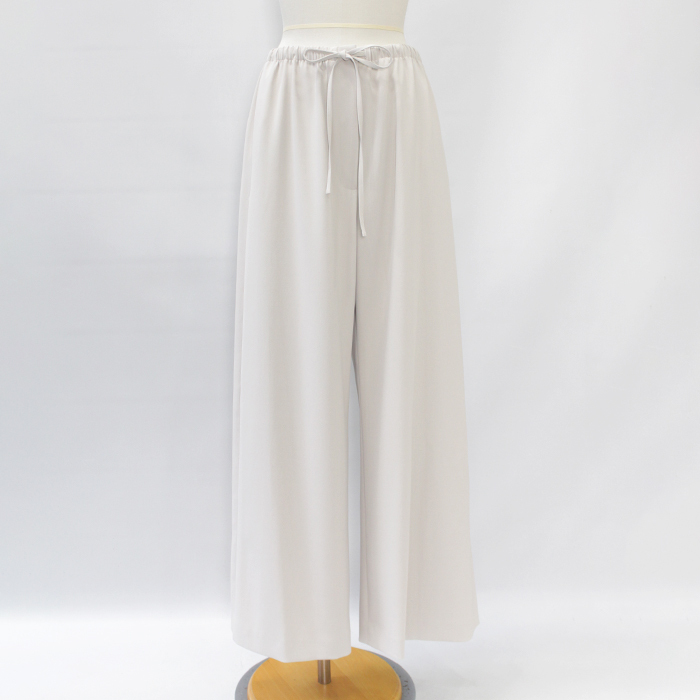 ライトベージュ