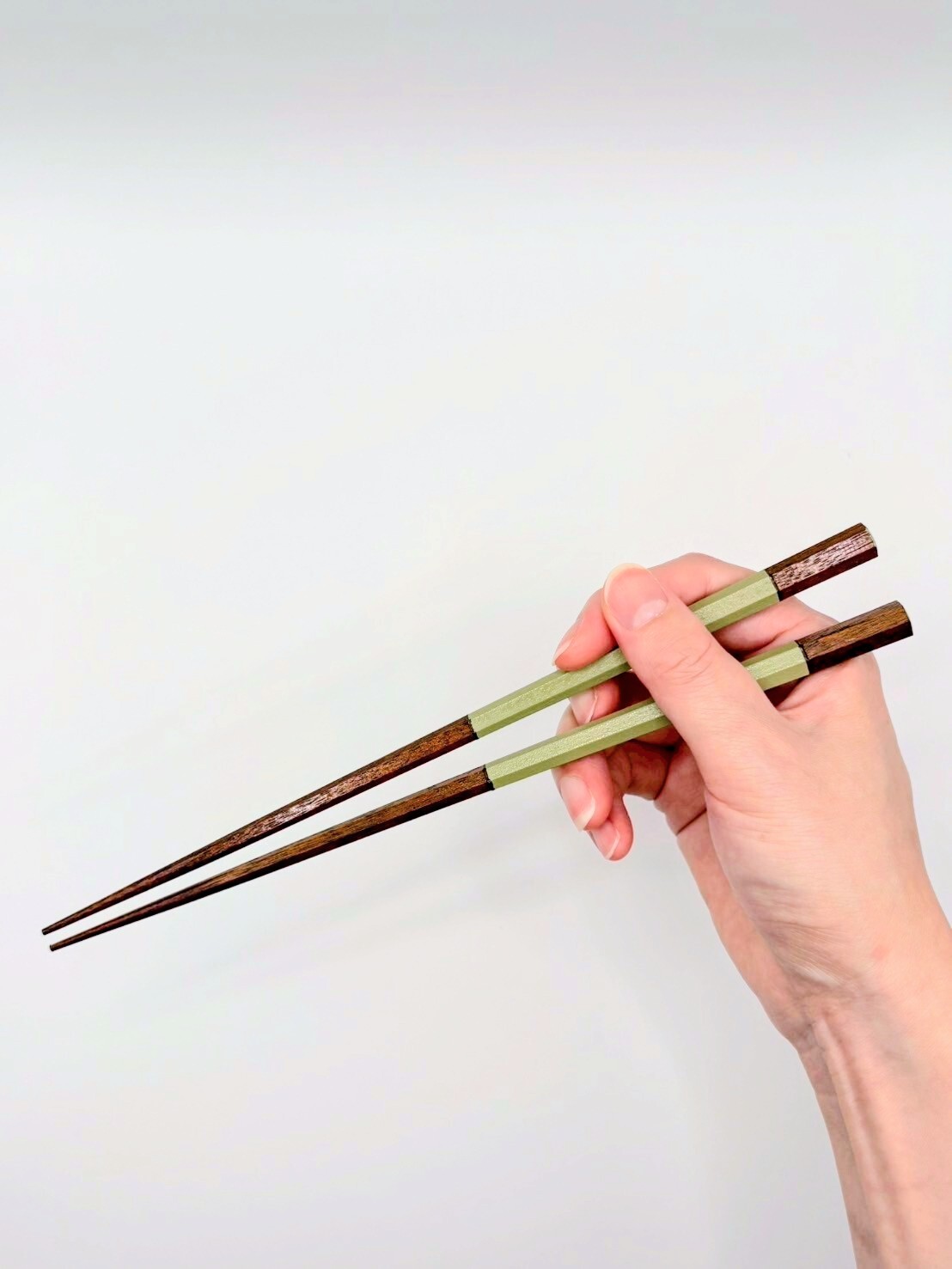 箸先が細くとても使いやすいお箸です。