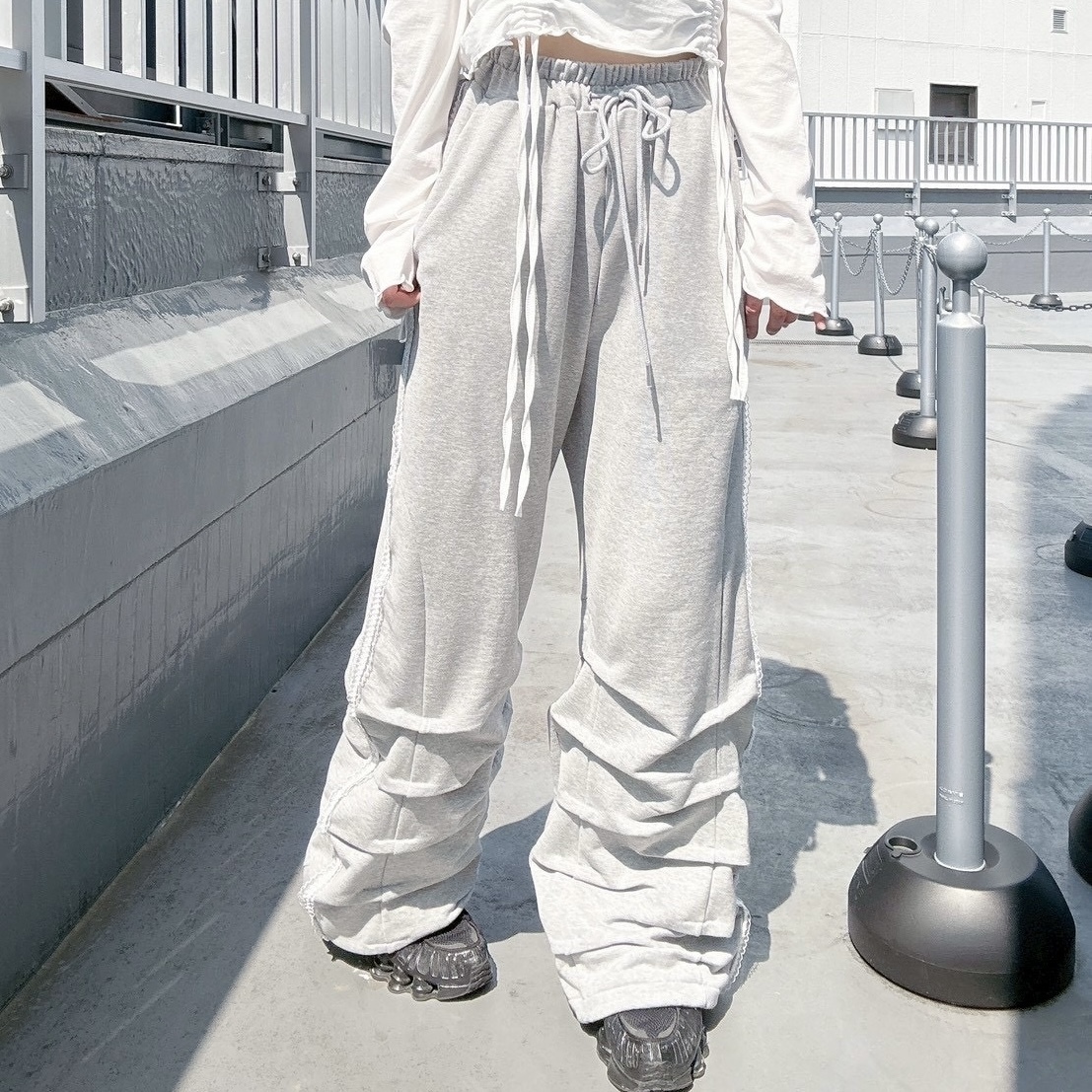 GRAY