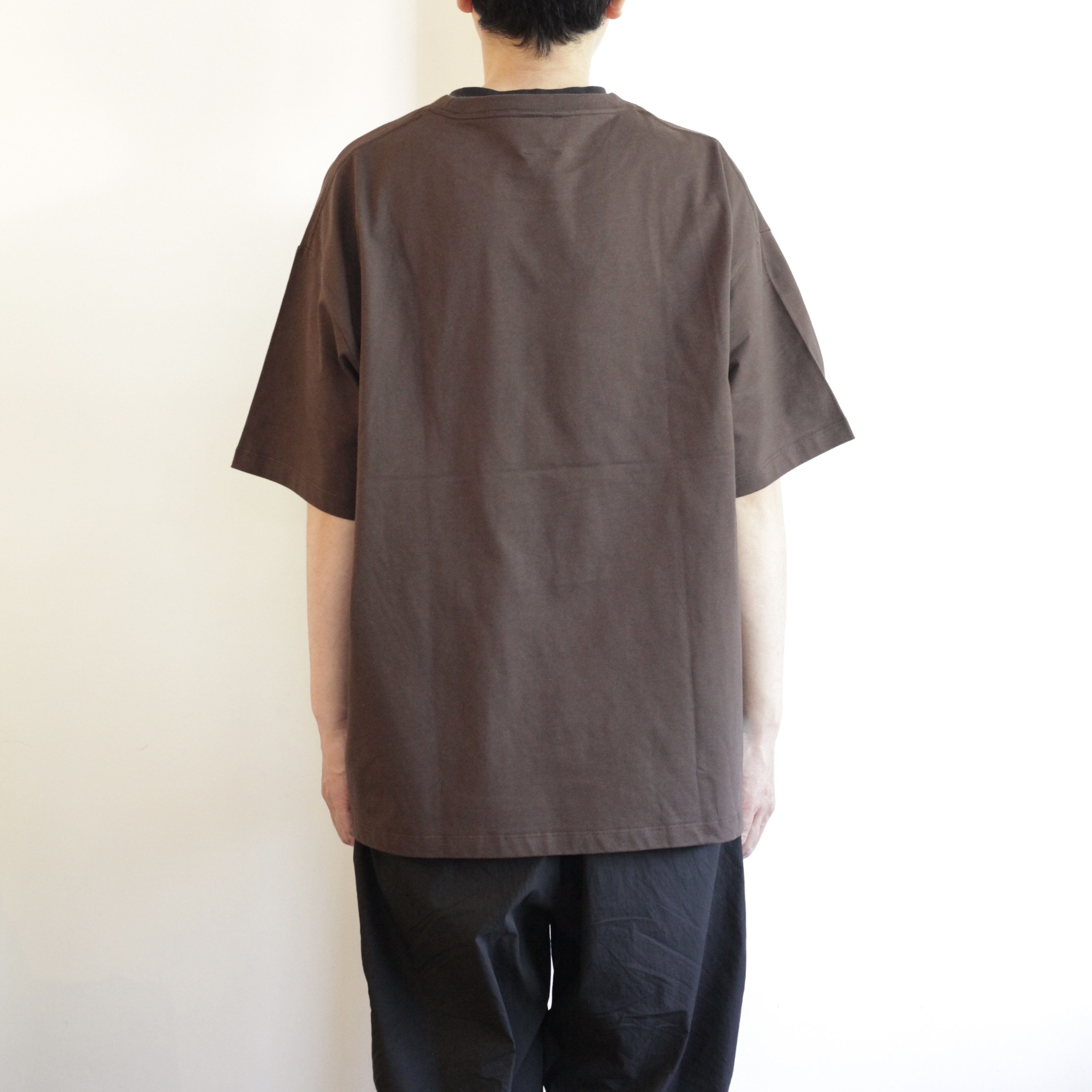 男性モデル175cm Mocha Brown(ブラウン)／L 着用