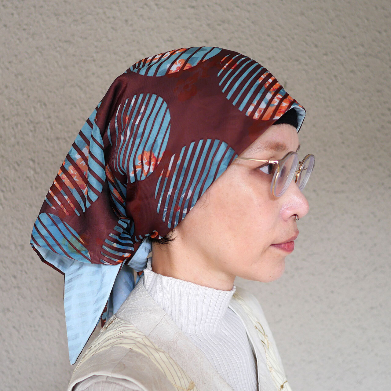 三角巾スカーフで覆うコーデも良いです