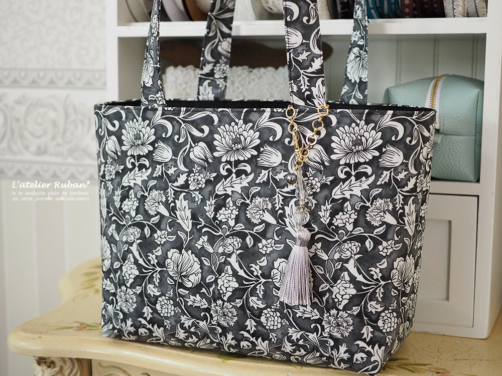 【参考商品】英国LIBERTYメイマナーブラックのトートbag（Sサイズ） | atelier Grace Rose powered by BASE