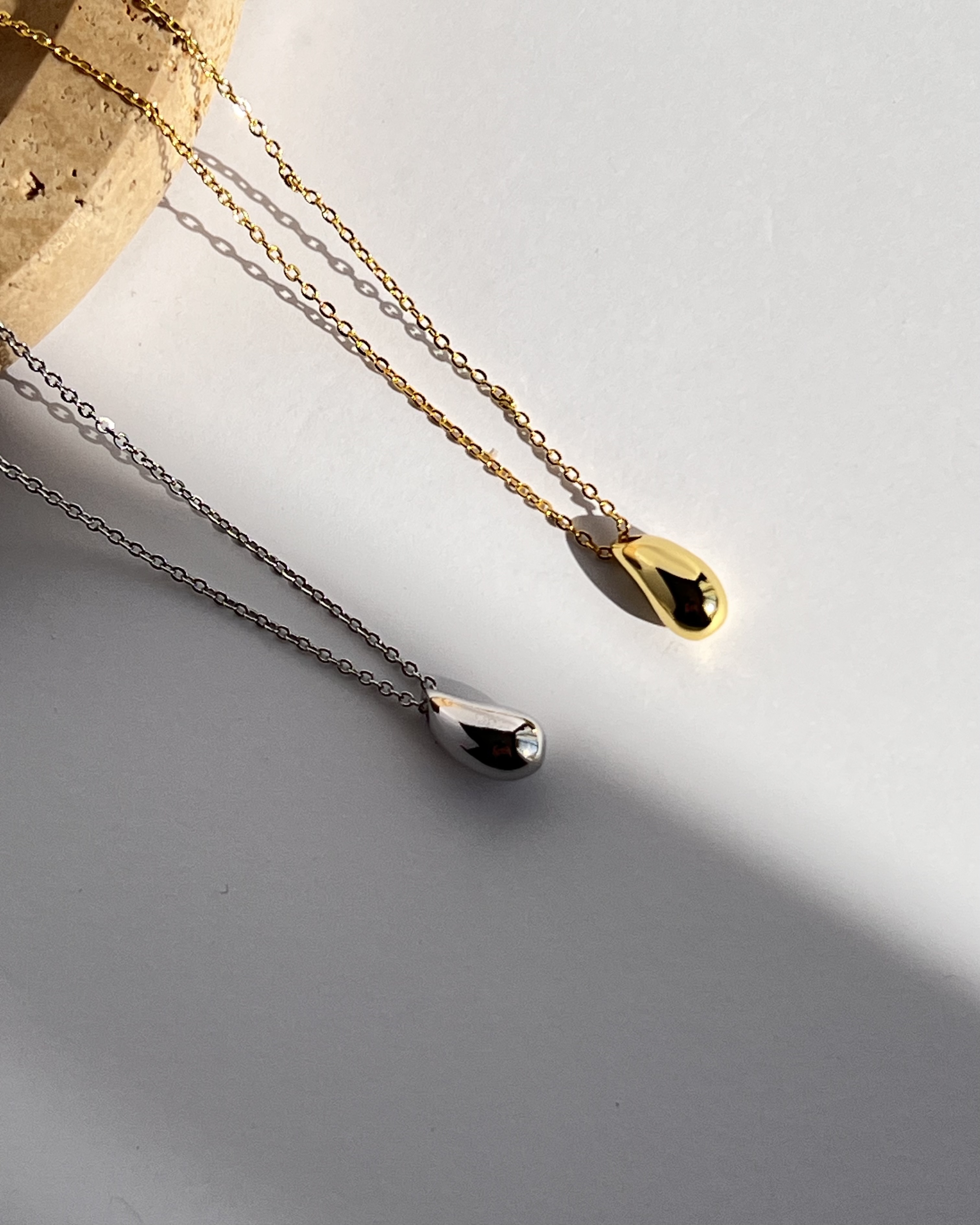 シルバードロップネックレス