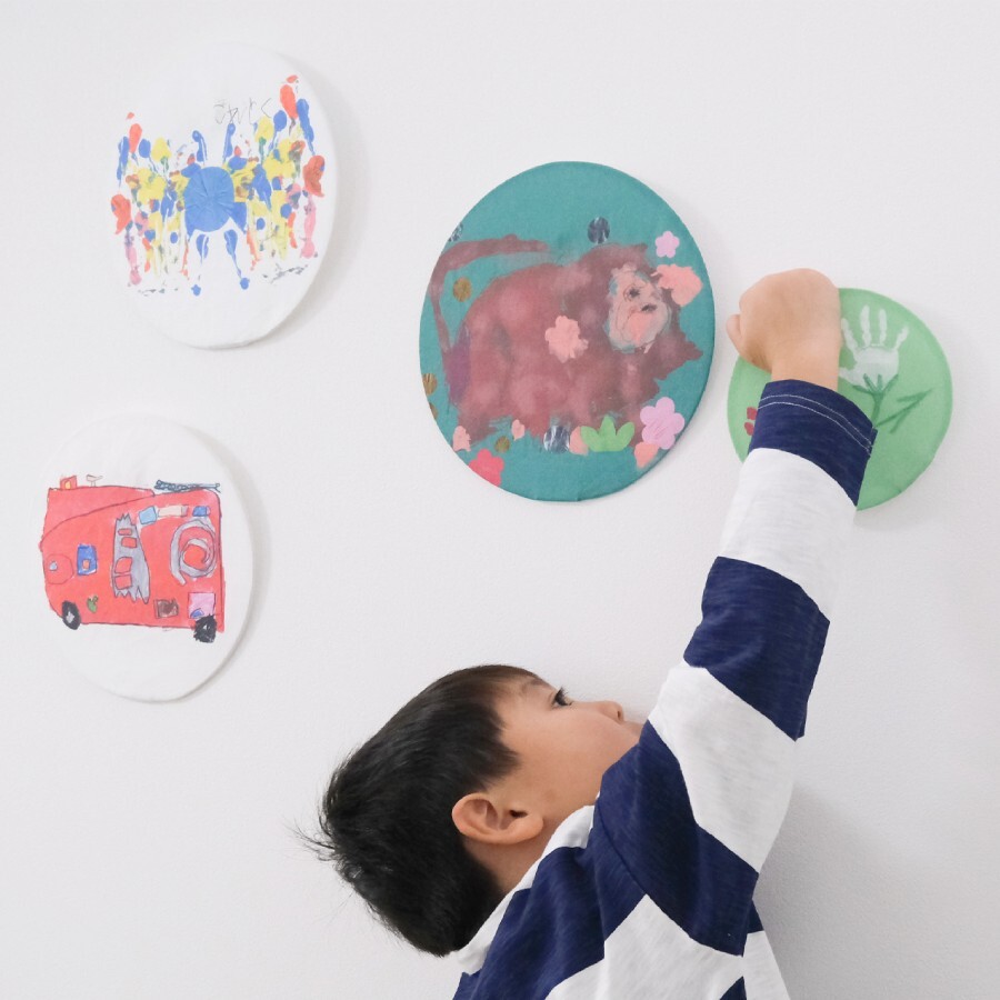 お子さまの作品、写真で残していませんか？ 自分の作品が形として残るのはうれしいものです。