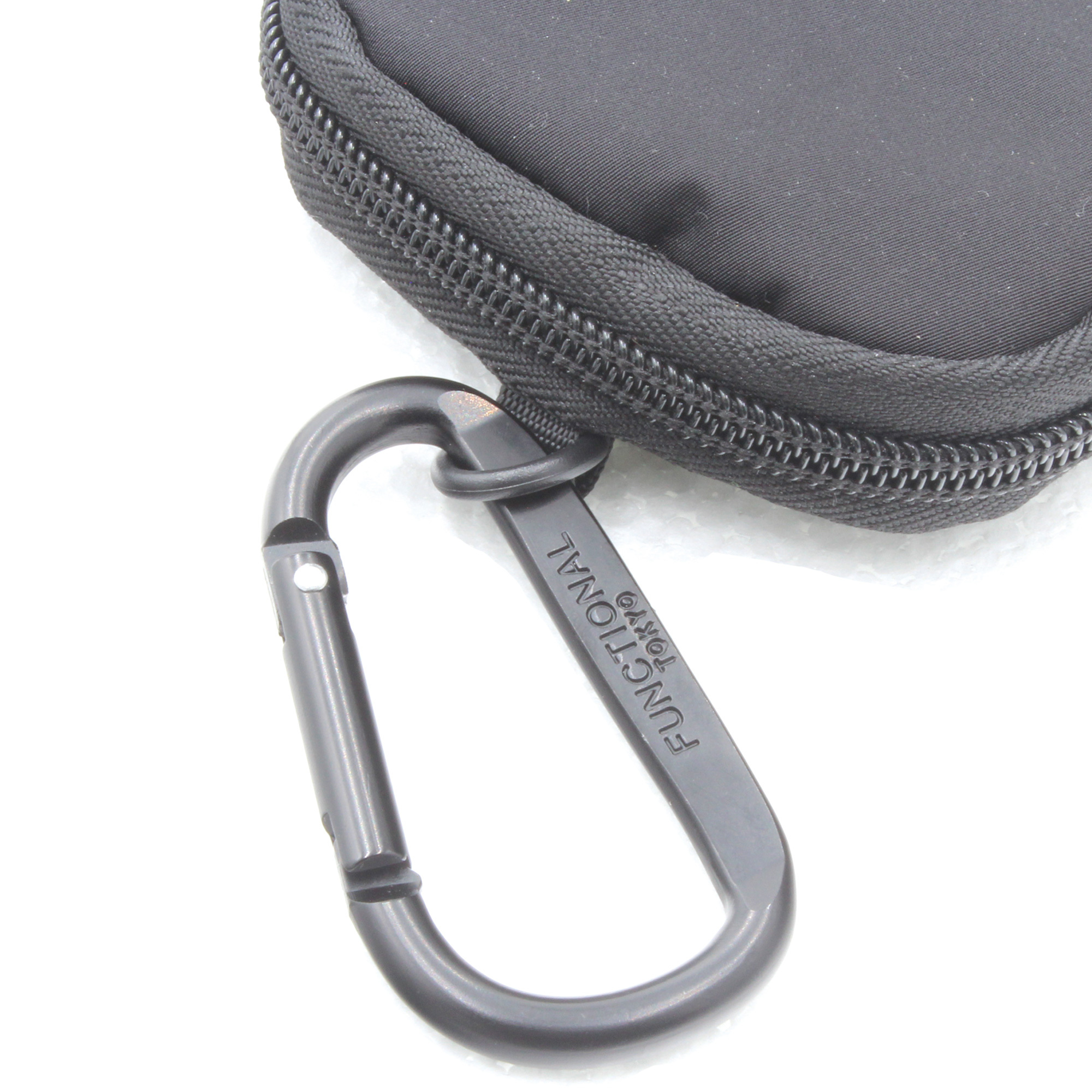 FUNCTIONALのオリジナルカラビナが付属します