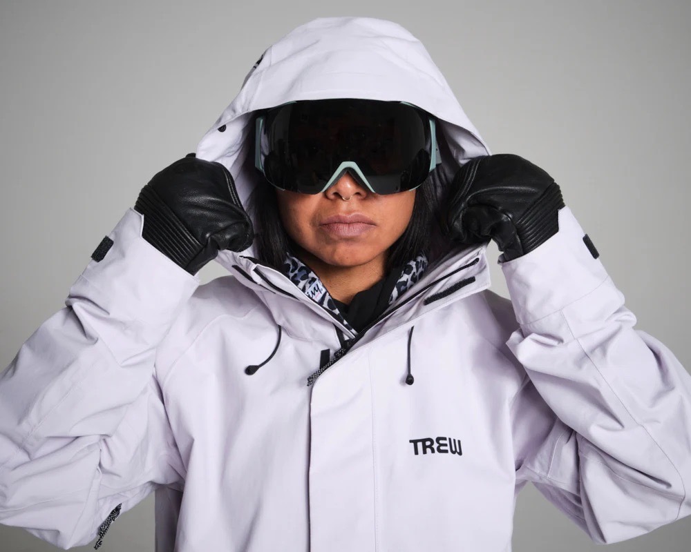 ヘルメット対応・3点調整可能なフード