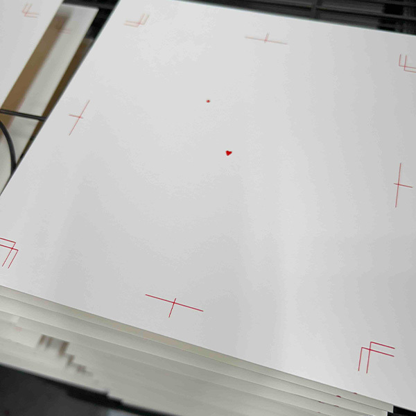 最初はレッドのみ（これだけのための１色）