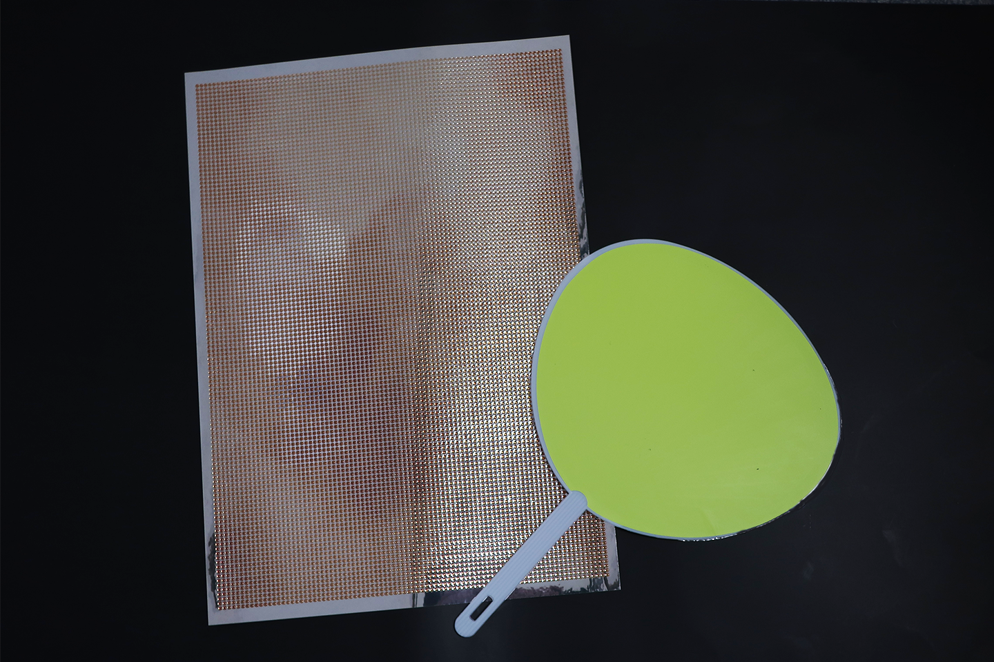 ミニうちわはシール1枚でデコ可能