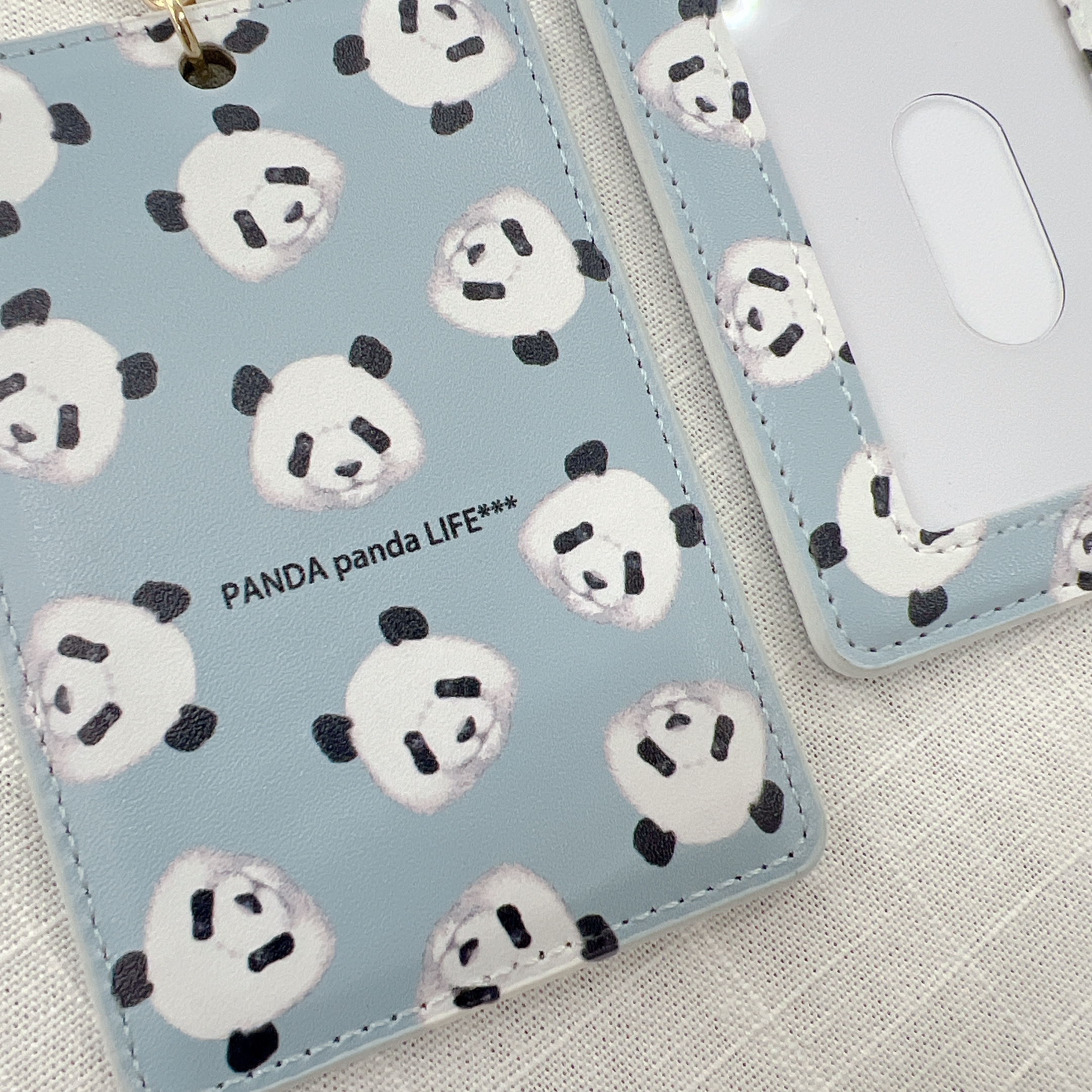 両面印刷で、ポケットにはスリット