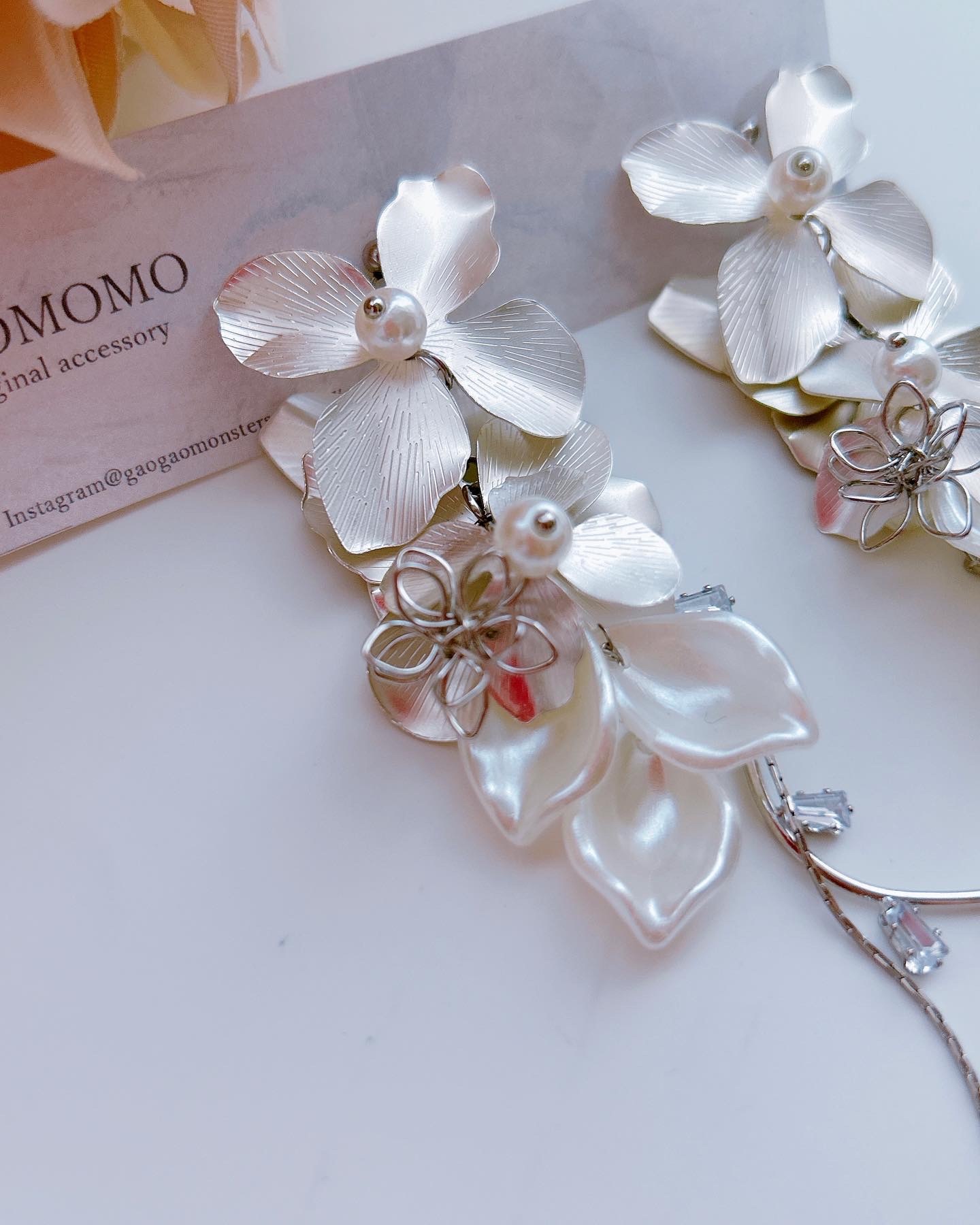 白い花びらが上品♡さらに華やかに♡