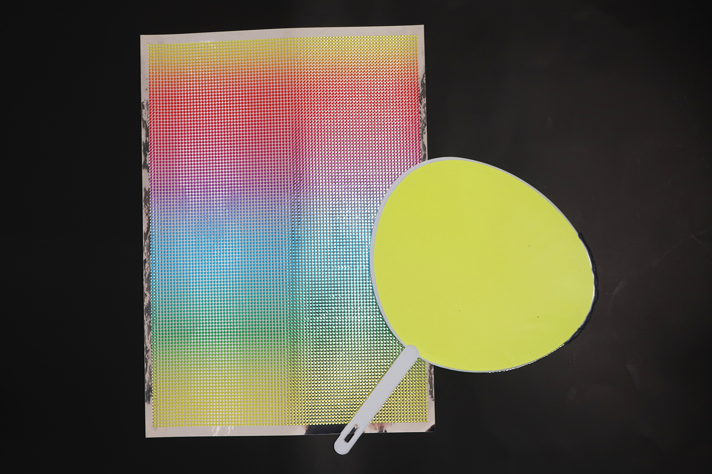 ミニうちわはシール1枚でデコ可能