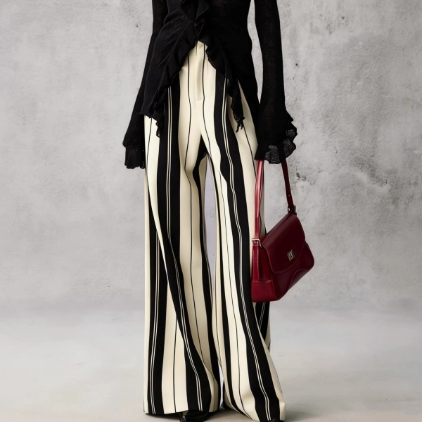 ベージュ×ブラック