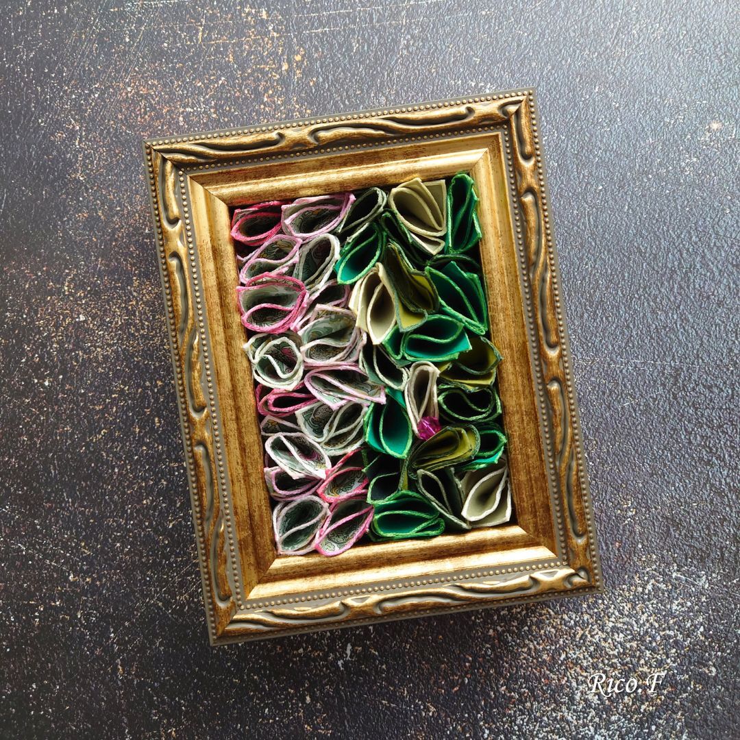 アンティークゴールドのフレームでより堅固に