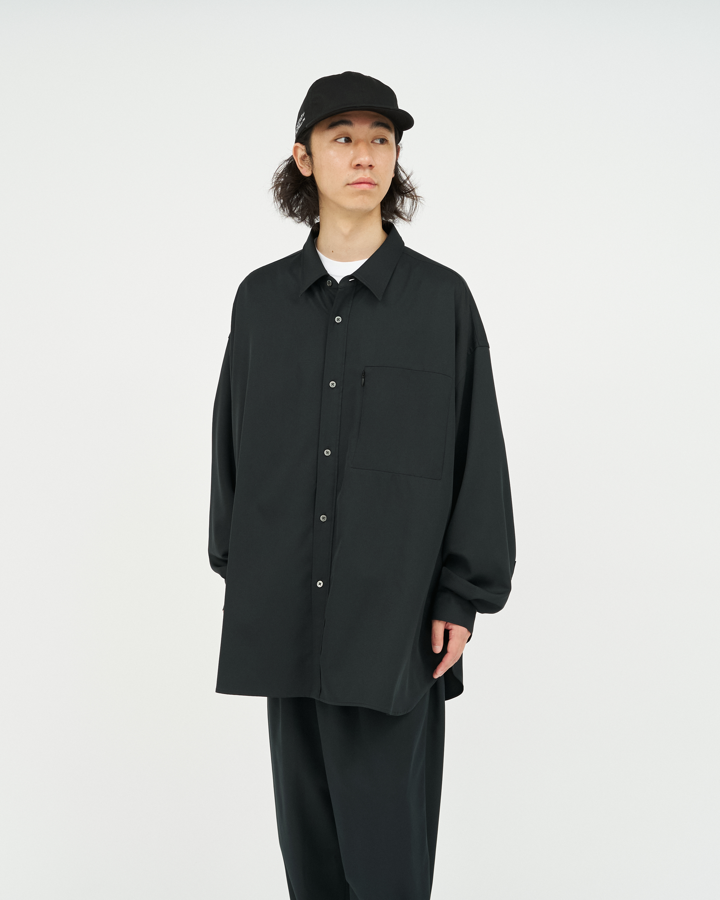 モデル身長175cm／BLACK・サイズL着用