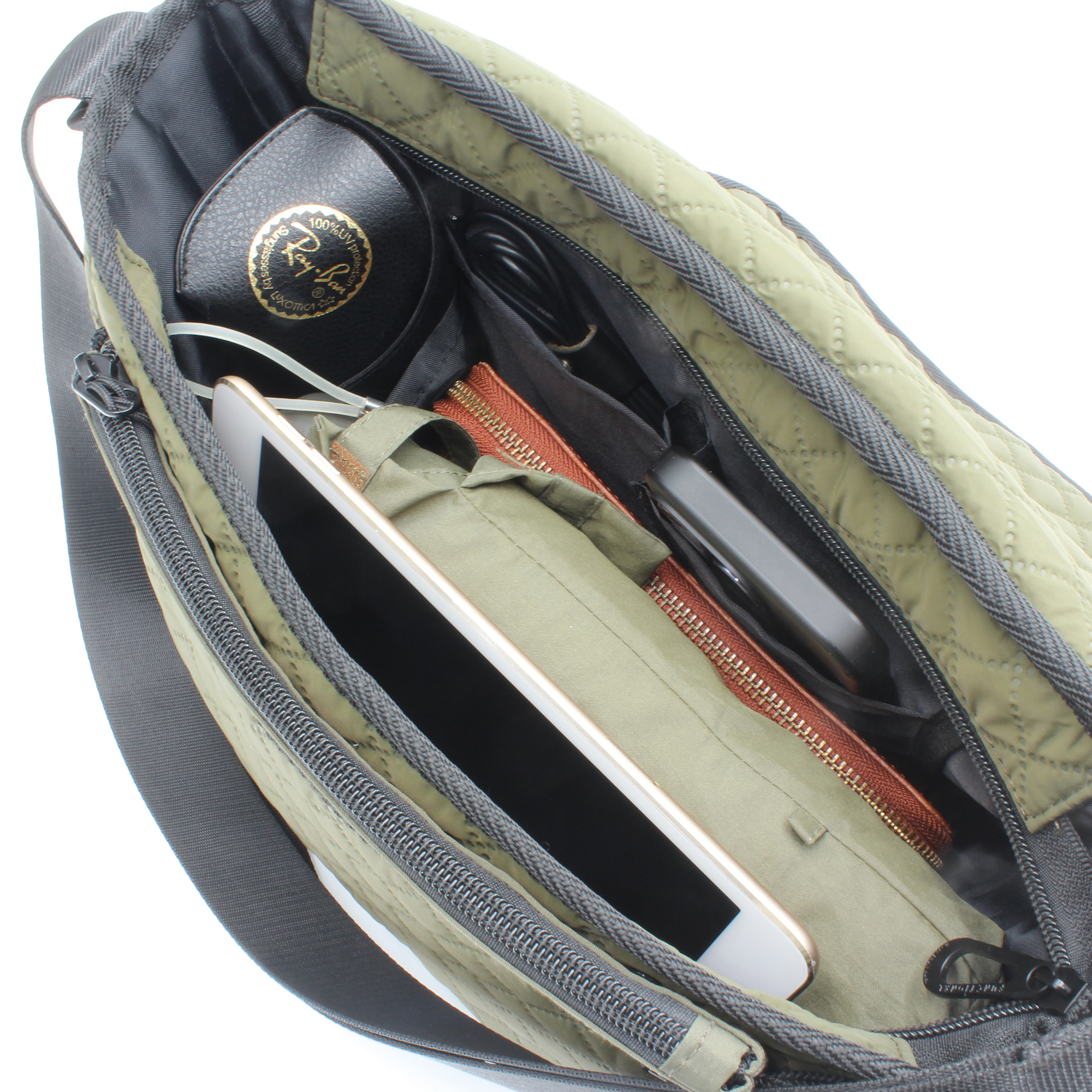 必要な物は大体全て入れる事が出来ます