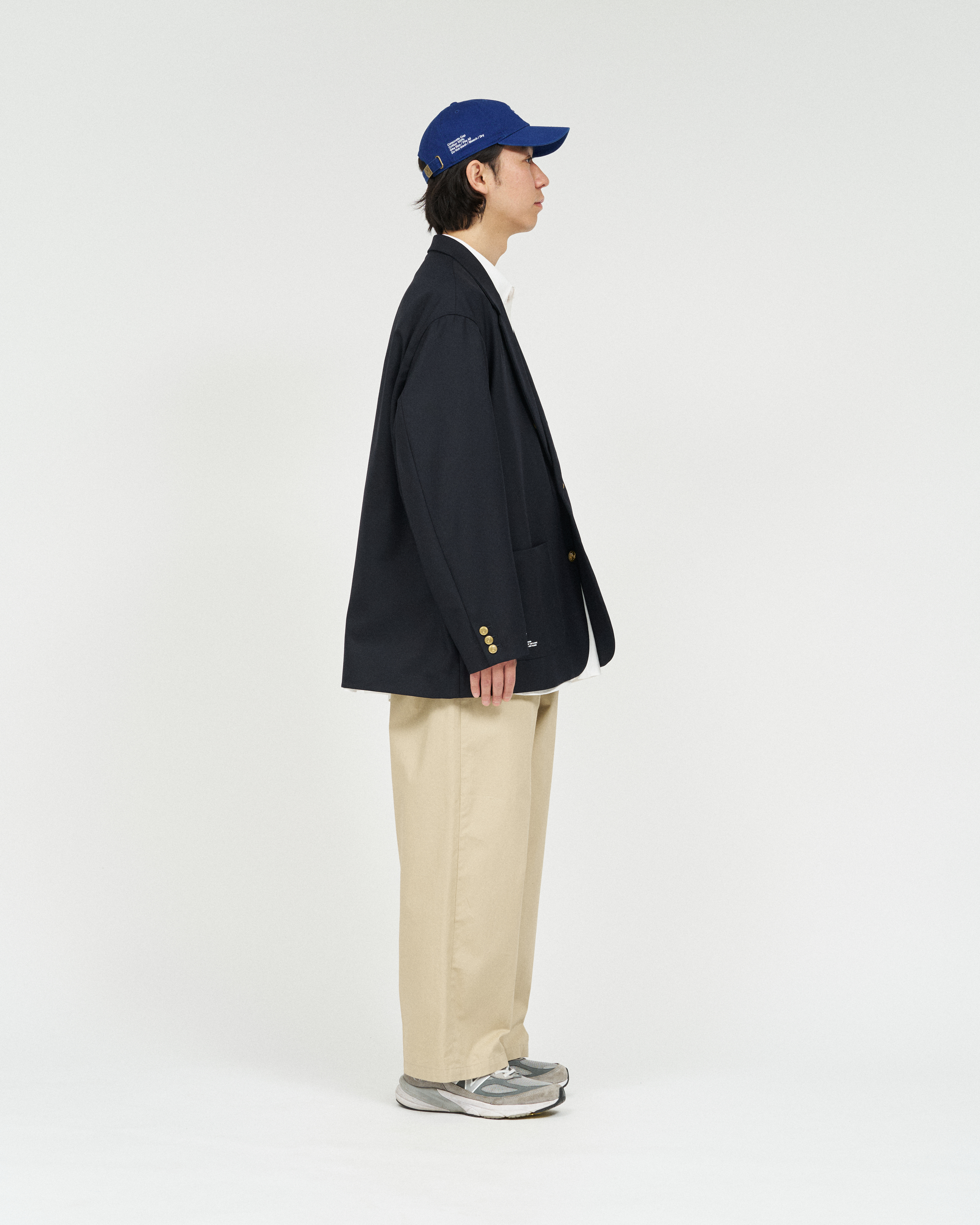 モデル身長175cm／NAVY サイズL着用