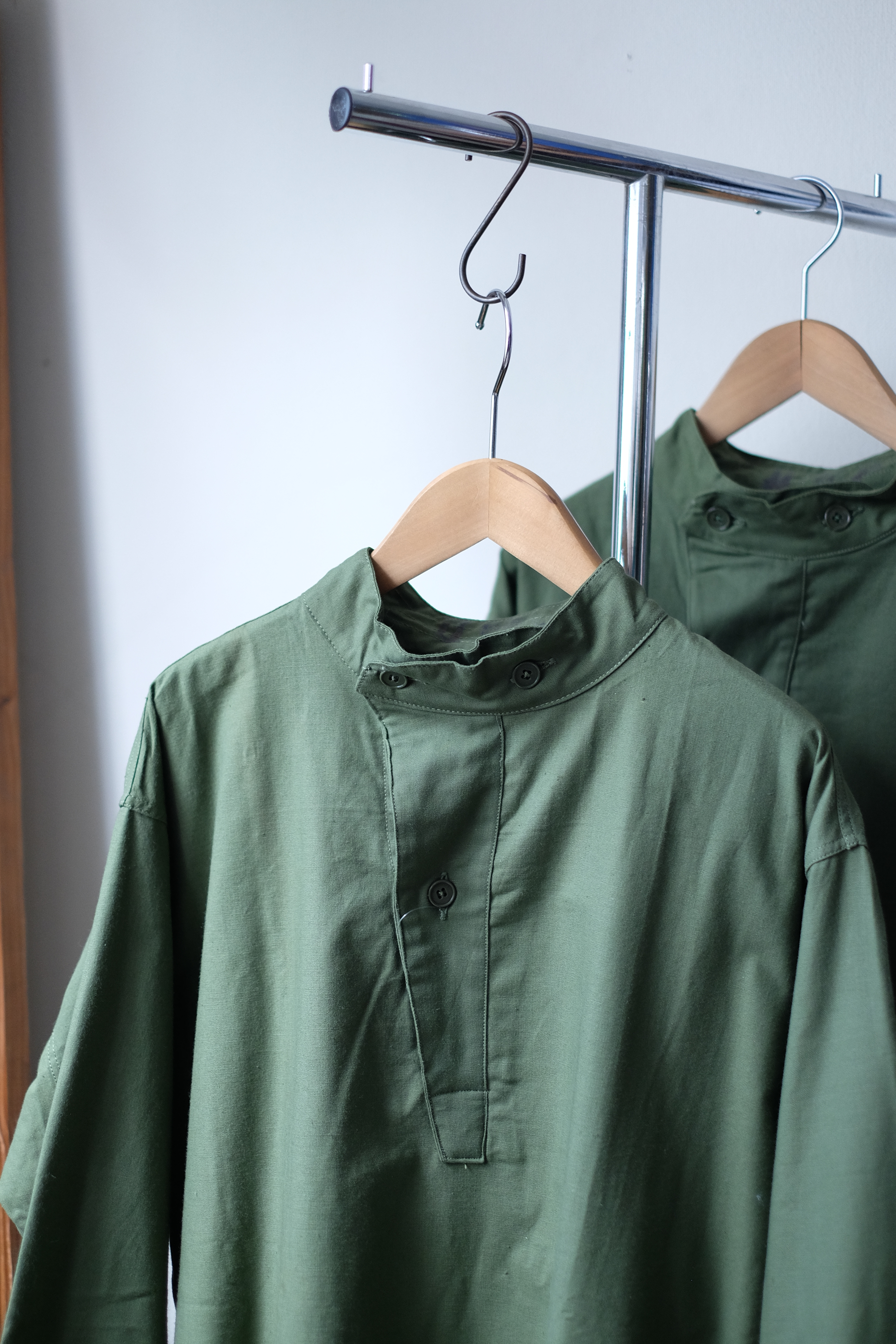 60s Swedish military  pullover nocollar shirt “one wash” の画像 2