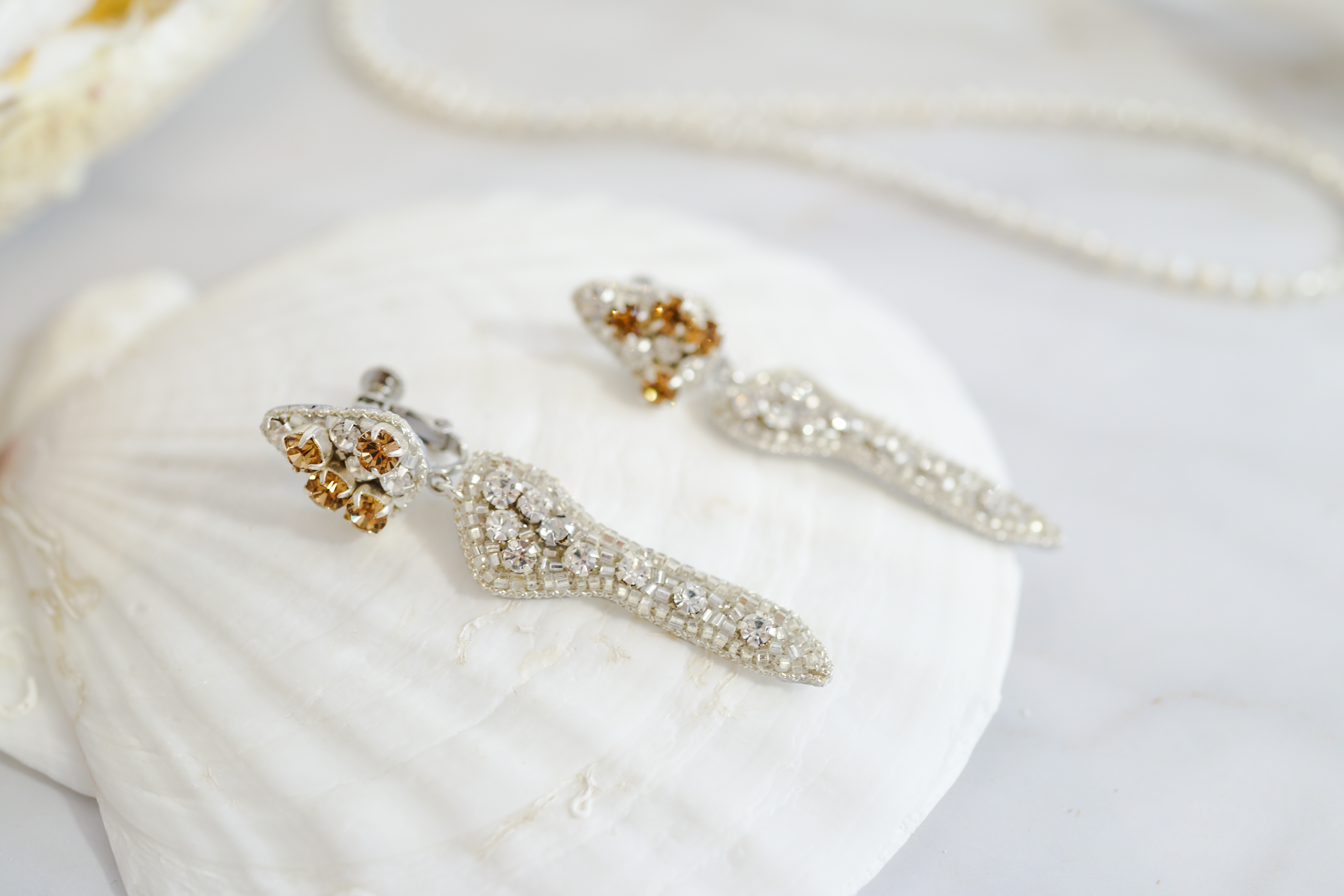 【刺繍イヤリング】 Crystal stone✴︎