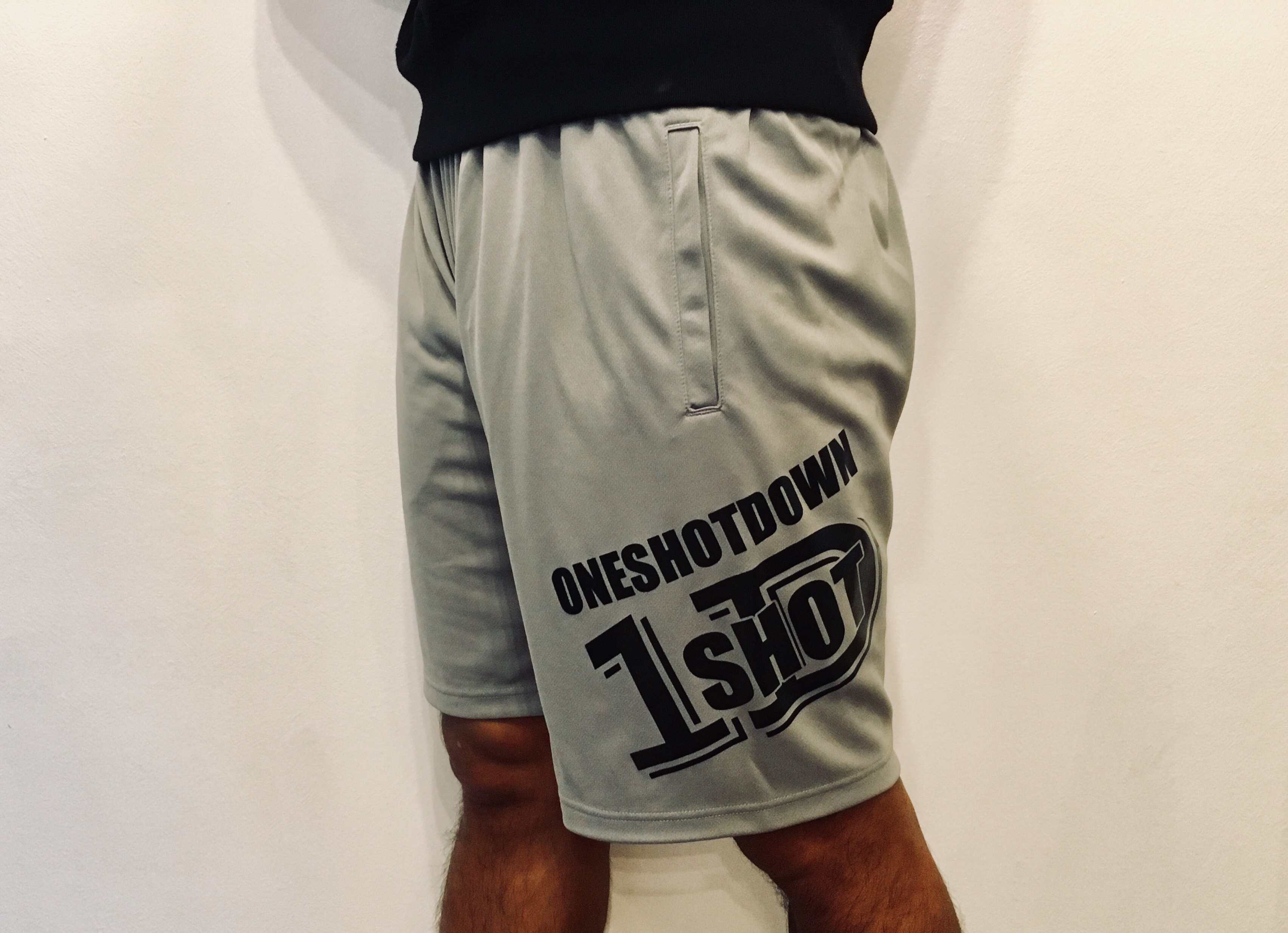 ONESHOTDOWN スランティングロゴ ドライハーフパンツ (サイズ 140cm 150cm S〜XL) - 画像4