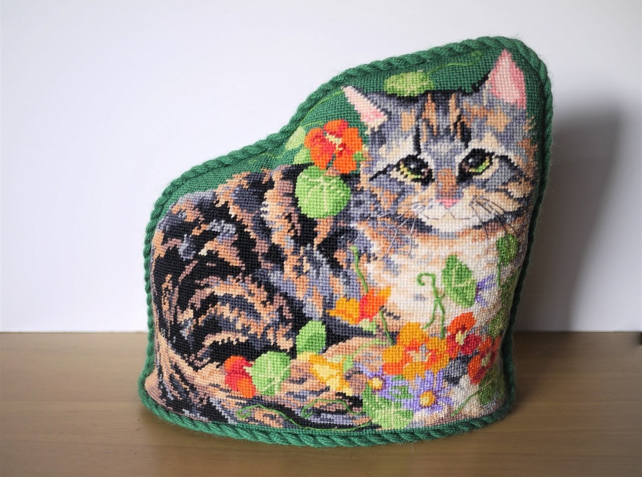 猫型クッション クロスステッチ刺繍 全面刺し こりすのパン屋