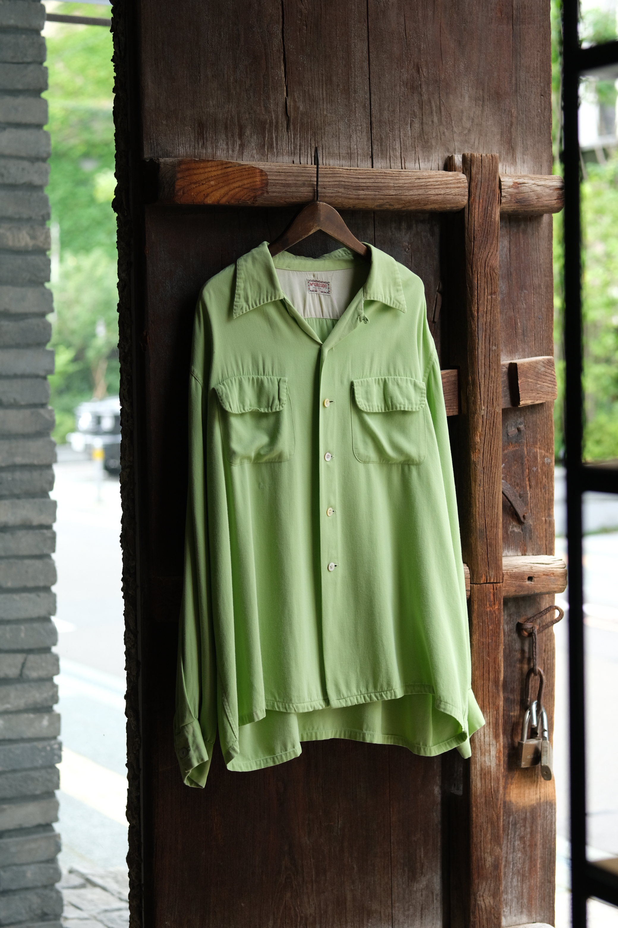 Utah/50's "McGREGOR" open collar rayon shirt.
