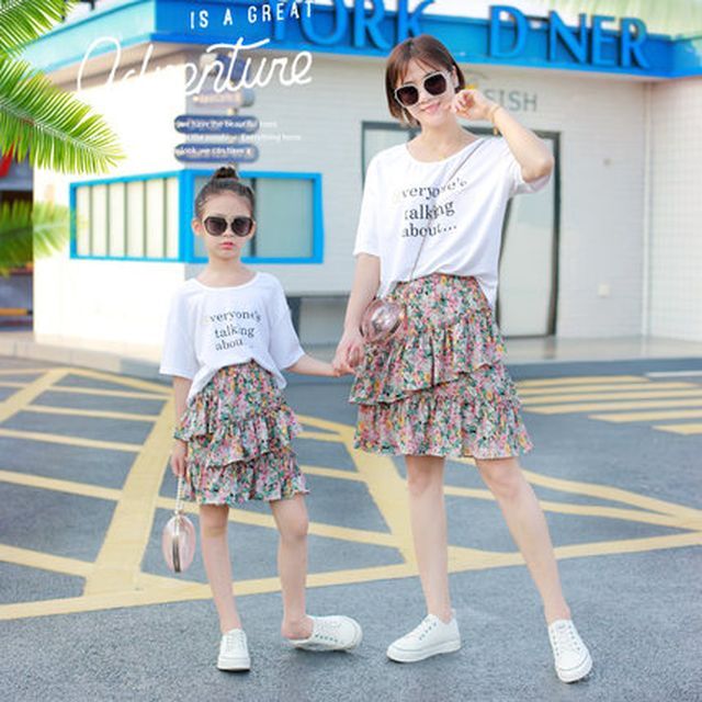 親子ペア セットアップ ツーピース Tシャツ バックシャン フリル アシンメトリースカート 花柄 春 夏 親子リンク 親子コーデ おそろコーデ リンク コーデ 親子 キッズ おしゃれ サイズ お出かけ Pl 0092 Y Kids Orurea Berry オルレアベリー 親子ペア セットアップ ツーピース Tシャツ バックシャン フリル アシンメトリースカート 花柄 春 夏 親子リンク 親子コーデ おそろコーデ リンク コーデ 親子 キッズ おしゃれ サイズ お出かけ Pl 0092 Y Kids Orurea Berry オルレアベリー