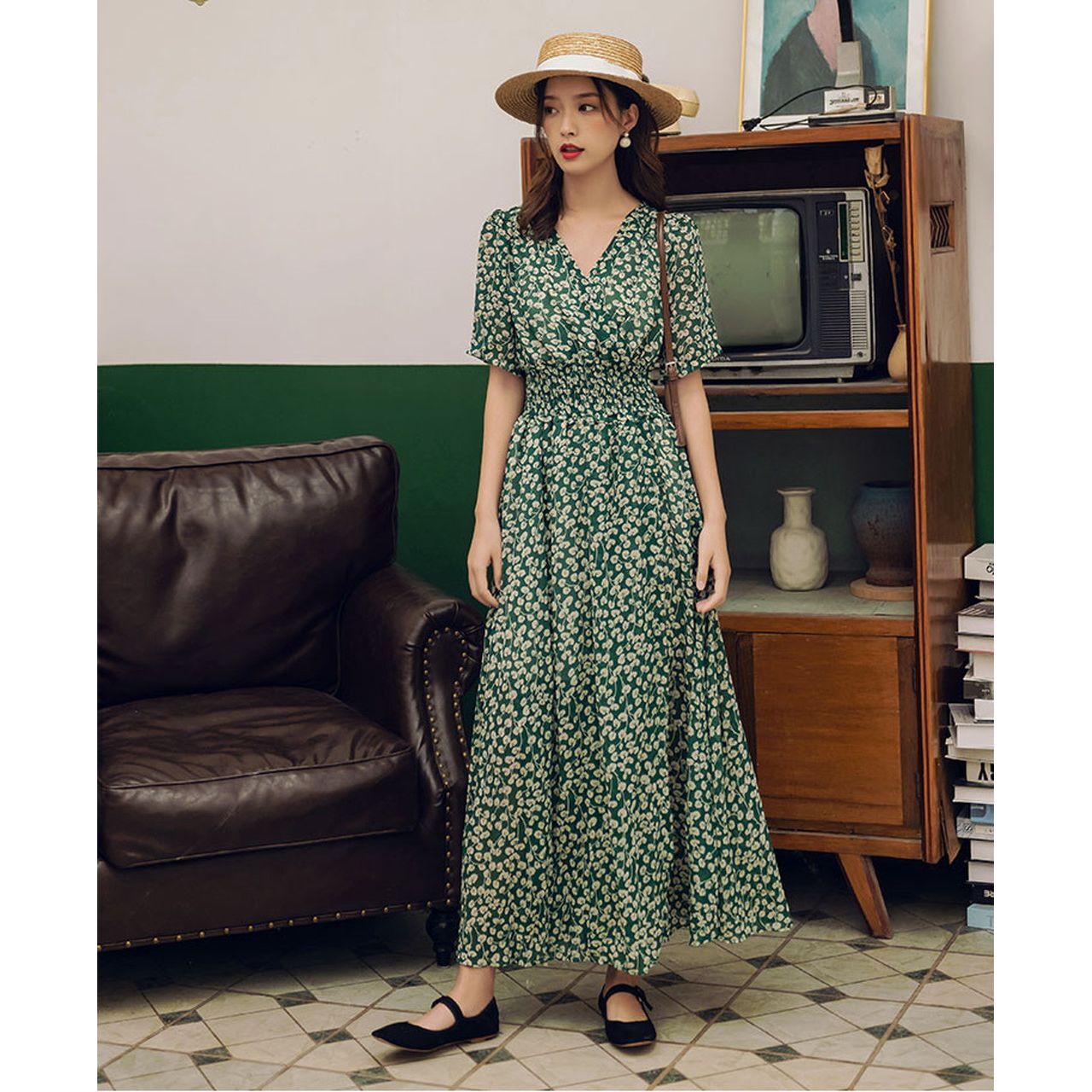 春夏 ドレス ロングドレス ワンピース マキシ丈 花柄 Vネック 袖あり 半袖 カジュアル エレガント お呼ばれ 街角のカフェテラス